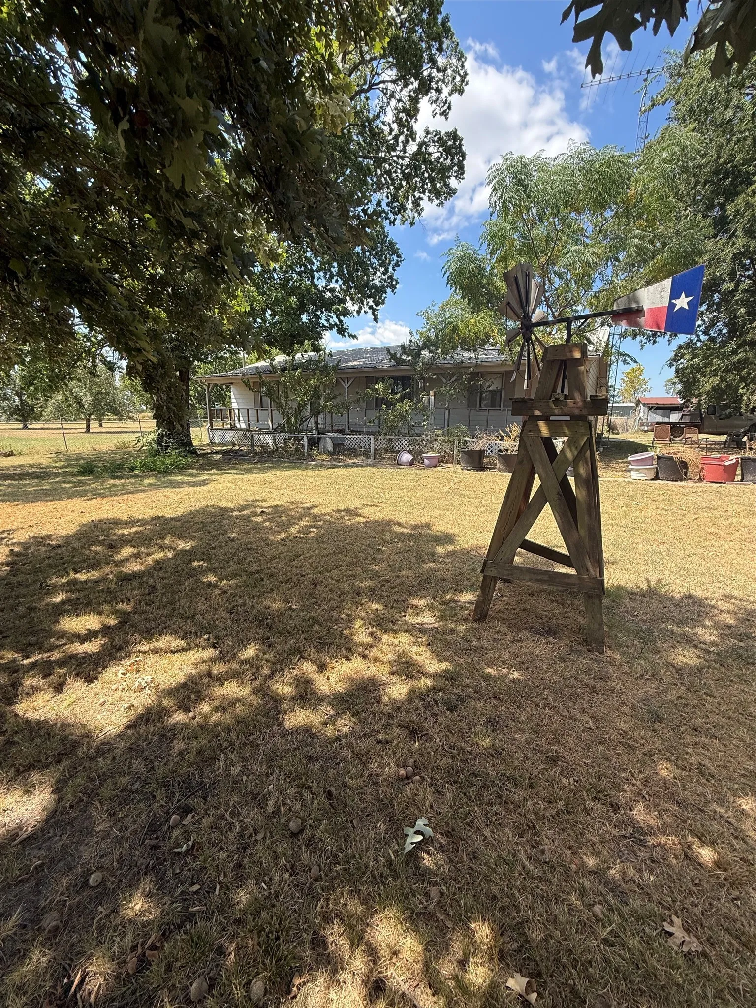 Single Family Residence For Sale in Fannin County , 4411 Fm 100, Honey Grove, Texas 75446, 3 Bedroom, 2 Bathroom, Garage spaces, 1,404 Sqft, built in 1986, mls#21380854, Real Estate Agent in Honey Grove, Homes For Sale in Fannin county, Homes For Sale in Honey Grove, Realtor in Honey Grove Texas, Real Estate Brokerage Independent Realty Texas, Luminita Cordes Realtor