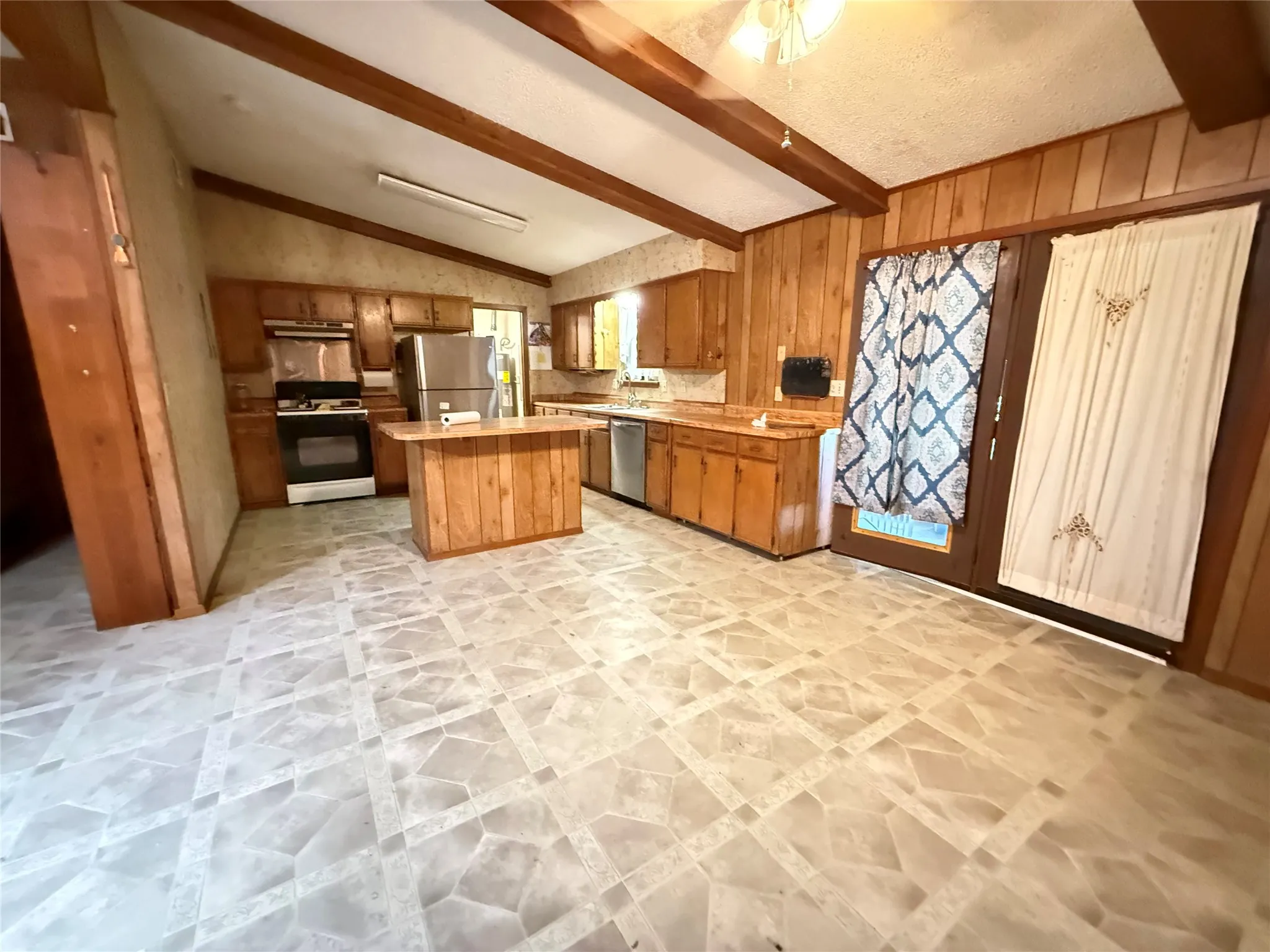 Single Family Residence For Sale in Fannin County , 4411 Fm 100, Honey Grove, Texas 75446, 3 Bedroom, 2 Bathroom, Garage spaces, 1,404 Sqft, built in 1986, mls#21380854, Real Estate Agent in Honey Grove, Homes For Sale in Fannin county, Homes For Sale in Honey Grove, Realtor in Honey Grove Texas, Real Estate Brokerage Independent Realty Texas, Luminita Cordes Realtor