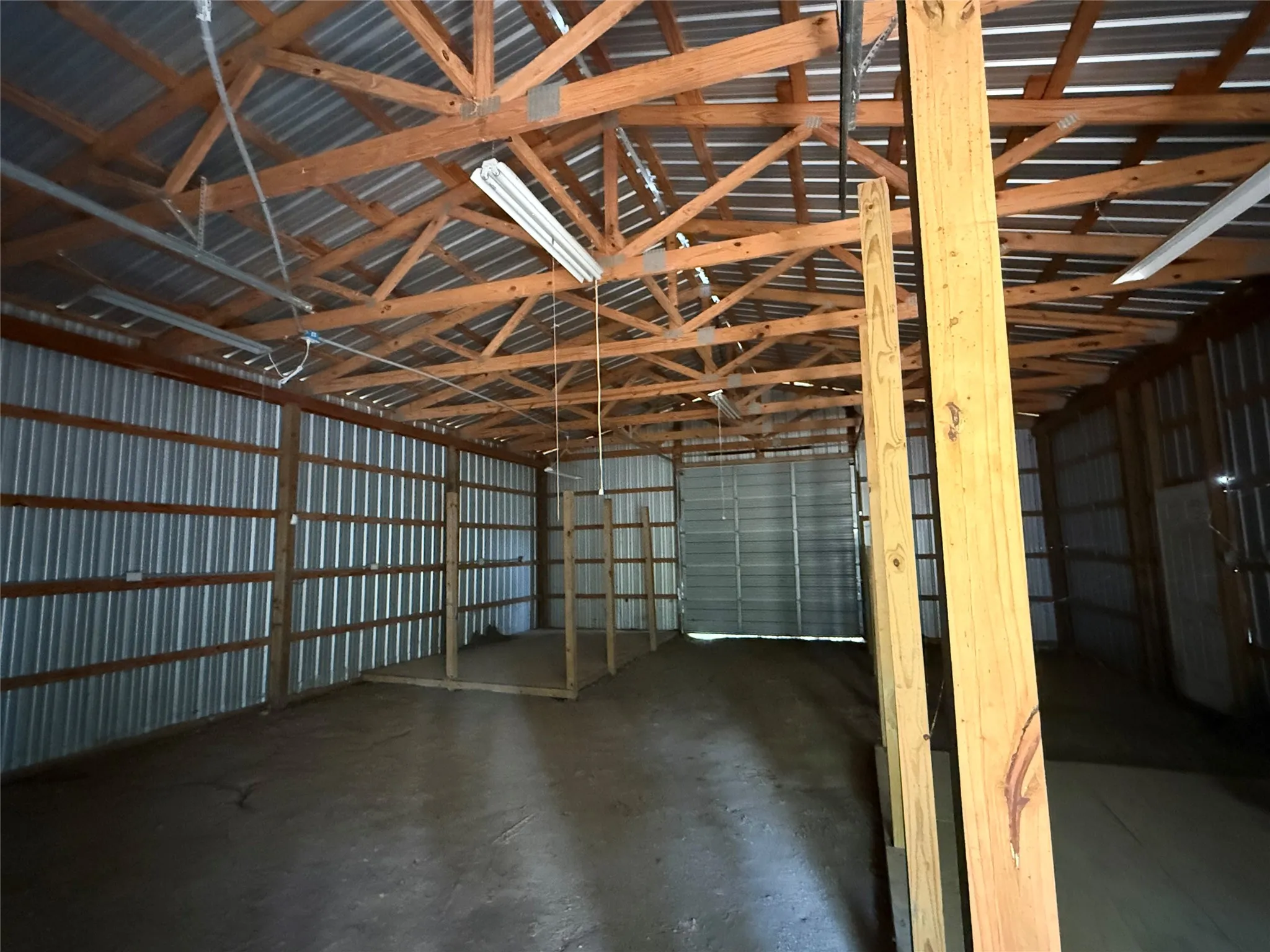 Single Family Residence For Sale in Fannin County , 4411 Fm 100, Honey Grove, Texas 75446, 3 Bedroom, 2 Bathroom, Garage spaces, 1,404 Sqft, built in 1986, mls#21380854, Real Estate Agent in Honey Grove, Homes For Sale in Fannin county, Homes For Sale in Honey Grove, Realtor in Honey Grove Texas, Real Estate Brokerage Independent Realty Texas, Luminita Cordes Realtor
