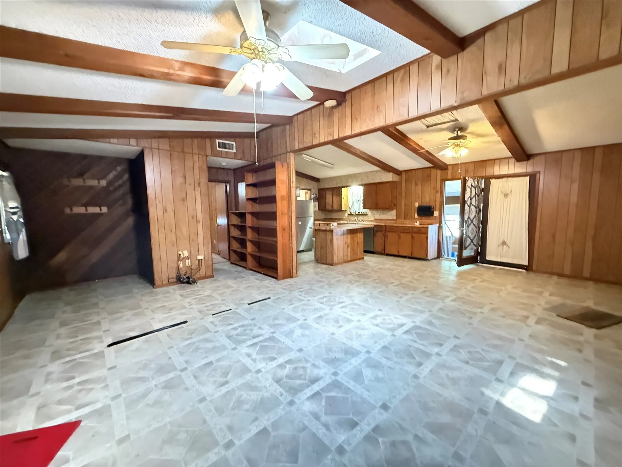 Single Family Residence For Sale in Fannin County , 4411 Fm 100, Honey Grove, Texas 75446, 3 Bedroom, 2 Bathroom, Garage spaces, 1,404 Sqft, built in 1986, mls#21380854, Real Estate Agent in Honey Grove, Homes For Sale in Fannin county, Homes For Sale in Honey Grove, Realtor in Honey Grove Texas, Real Estate Brokerage Independent Realty Texas, Luminita Cordes Realtor
