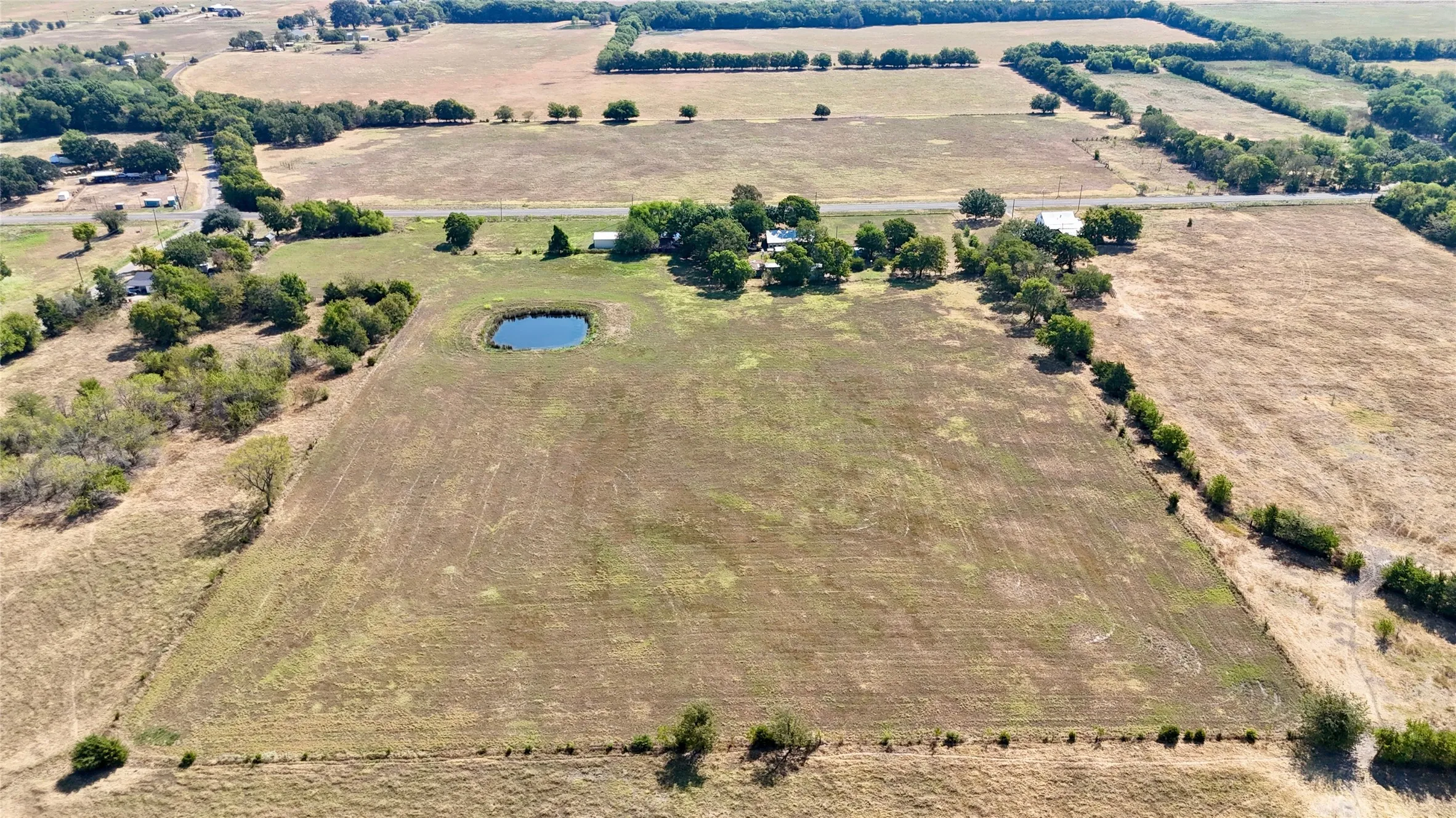 Single Family Residence For Sale in Fannin County , 4411 Fm 100, Honey Grove, Texas 75446, 3 Bedroom, 2 Bathroom, Garage spaces, 1,404 Sqft, built in 1986, mls#21380854, Real Estate Agent in Honey Grove, Homes For Sale in Fannin county, Homes For Sale in Honey Grove, Realtor in Honey Grove Texas, Real Estate Brokerage Independent Realty Texas, Luminita Cordes Realtor