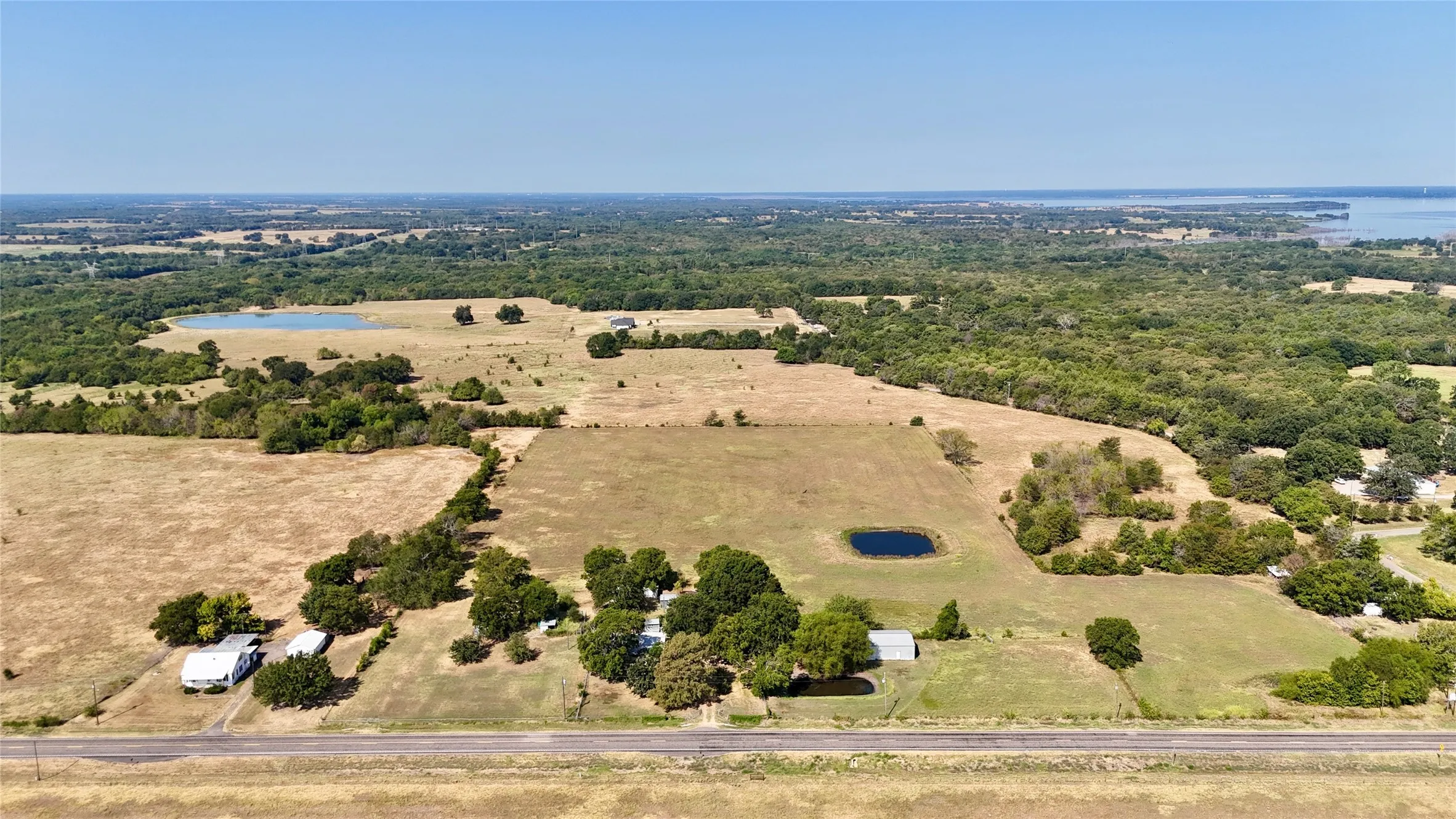 Single Family Residence For Sale in Fannin County , 4411 Fm 100, Honey Grove, Texas 75446, 3 Bedroom, 2 Bathroom, Garage spaces, 1,404 Sqft, built in 1986, mls#21380854, Real Estate Agent in Honey Grove, Homes For Sale in Fannin county, Homes For Sale in Honey Grove, Realtor in Honey Grove Texas, Real Estate Brokerage Independent Realty Texas, Luminita Cordes Realtor