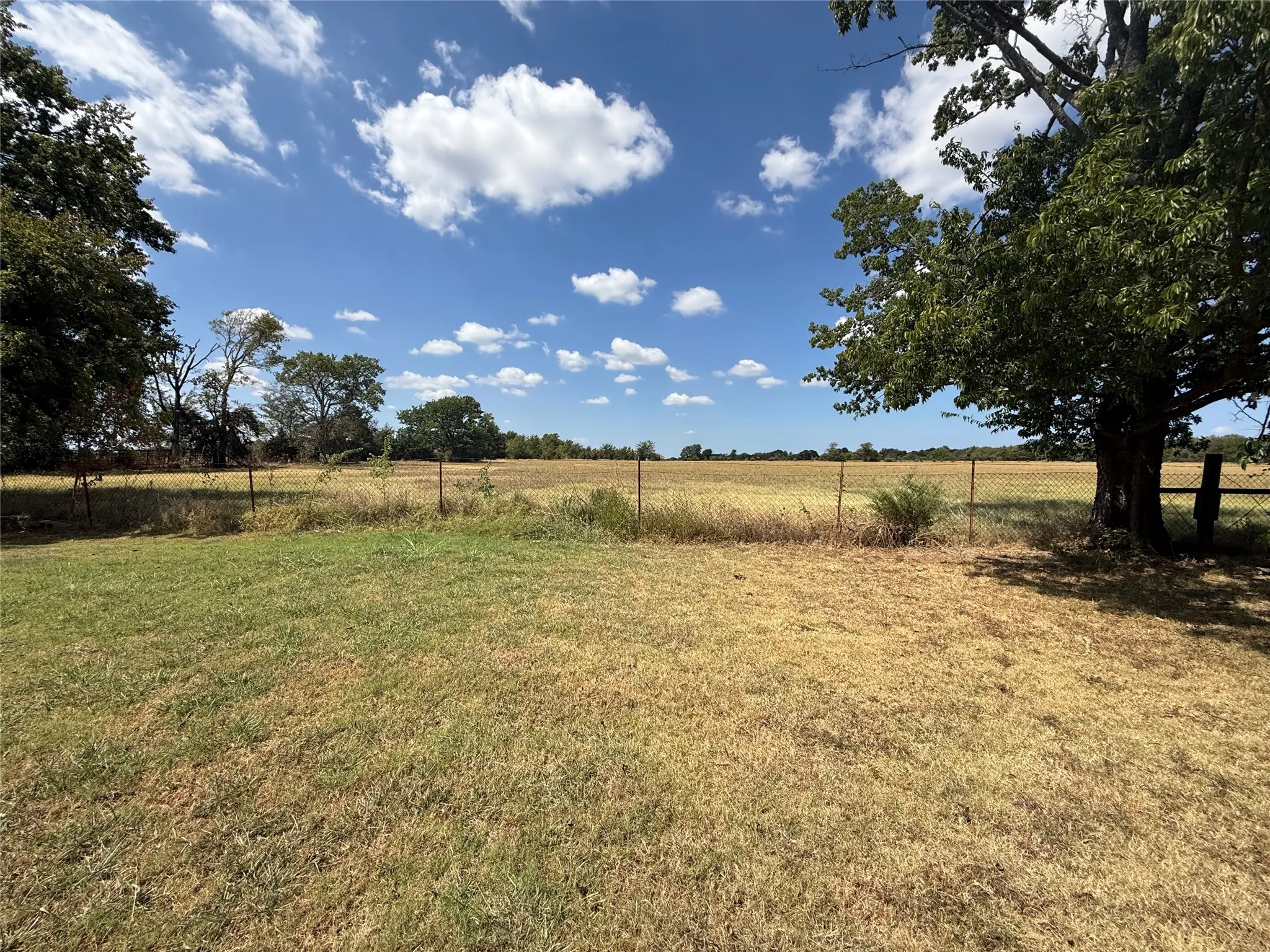 Single Family Residence For Sale in Fannin County , 4411 Fm 100, Honey Grove, Texas 75446, 3 Bedroom, 2 Bathroom, Garage spaces, 1,404 Sqft, built in 1986, mls#21380854, Real Estate Agent in Honey Grove, Homes For Sale in Fannin county, Homes For Sale in Honey Grove, Realtor in Honey Grove Texas, Real Estate Brokerage Independent Realty Texas, Luminita Cordes Realtor