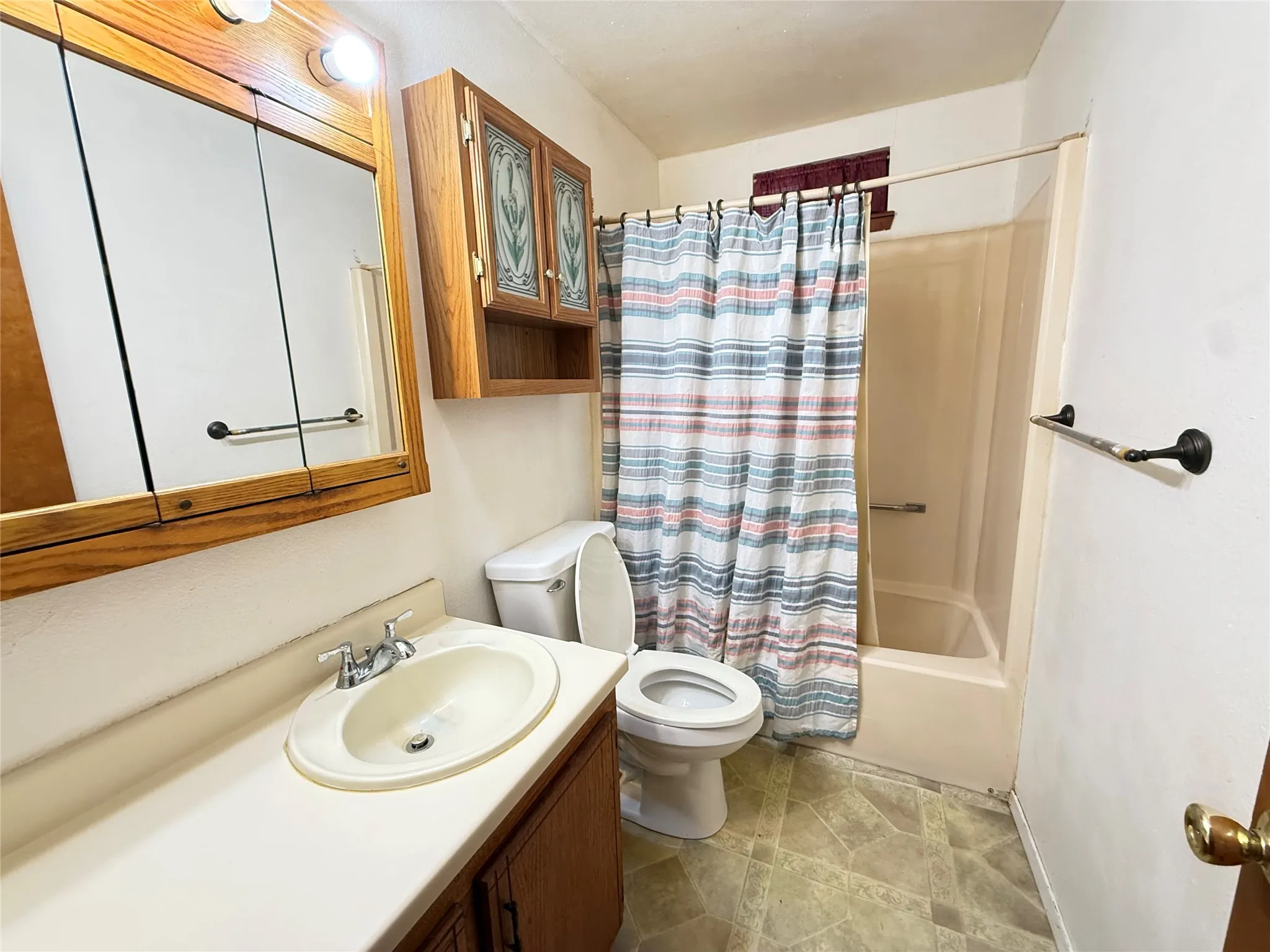 Single Family Residence For Sale in Fannin County , 4411 Fm 100, Honey Grove, Texas 75446, 3 Bedroom, 2 Bathroom, Garage spaces, 1,404 Sqft, built in 1986, mls#21380854, Real Estate Agent in Honey Grove, Homes For Sale in Fannin county, Homes For Sale in Honey Grove, Realtor in Honey Grove Texas, Real Estate Brokerage Independent Realty Texas, Luminita Cordes Realtor