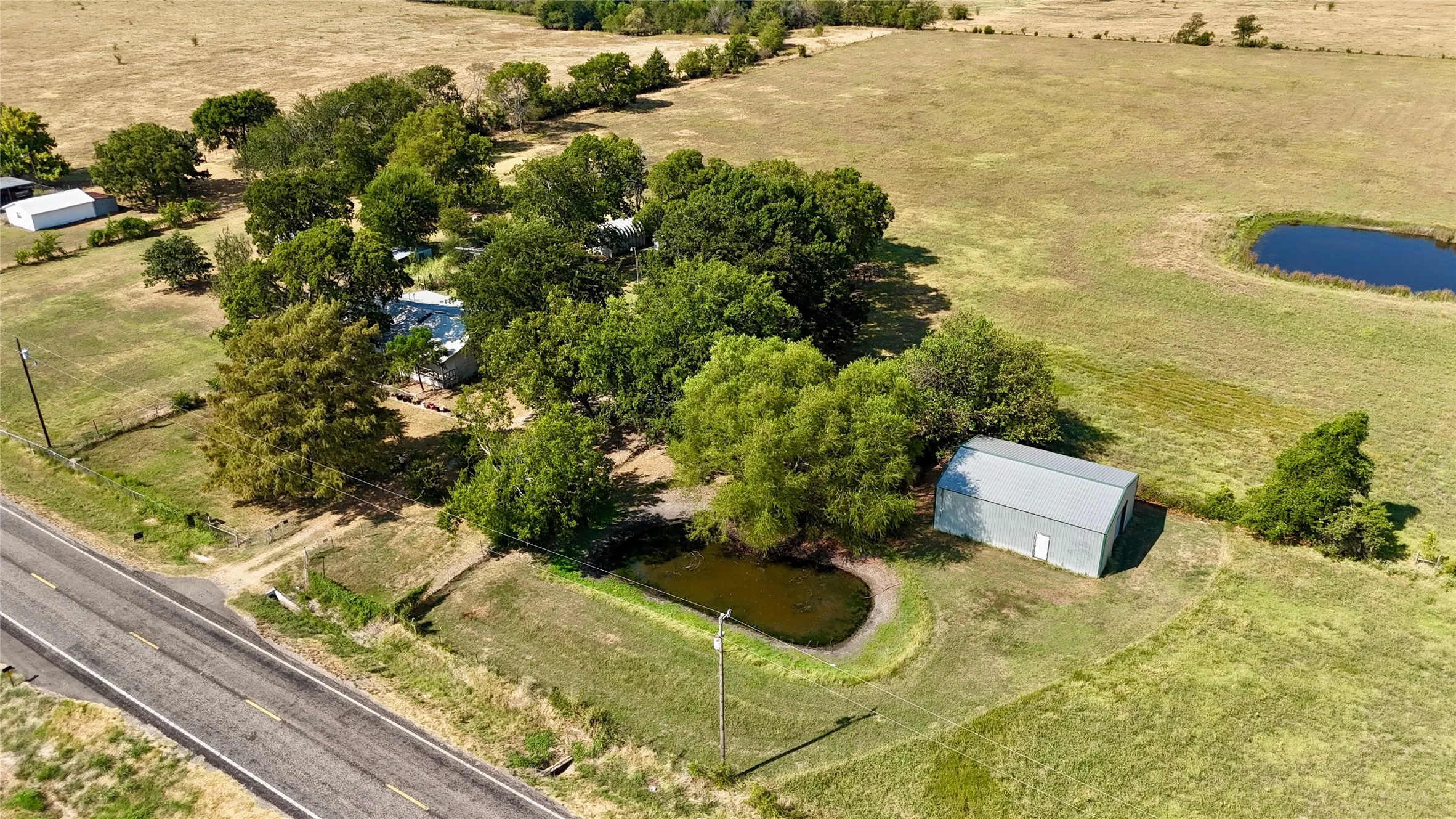 Single Family Residence For Sale in Fannin County , 4411 Fm 100, Honey Grove, Texas 75446, 3 Bedroom, 2 Bathroom, Garage spaces, 1,404 Sqft, built in 1986, mls#21380854, Real Estate Agent in Honey Grove, Homes For Sale in Fannin county, Homes For Sale in Honey Grove, Realtor in Honey Grove Texas, Real Estate Brokerage Independent Realty Texas, Luminita Cordes Realtor