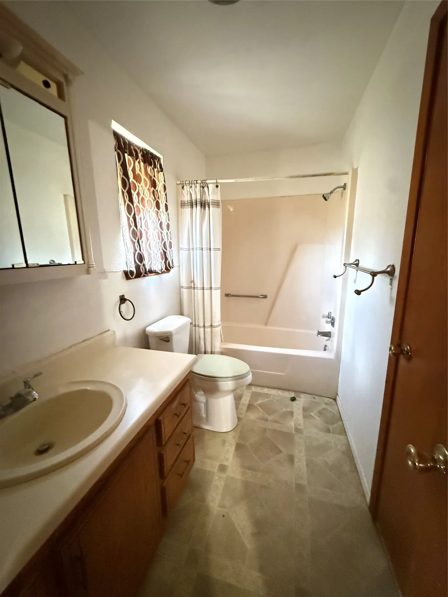 Single Family Residence For Sale in Fannin County , 4411 Fm 100, Honey Grove, Texas 75446, 3 Bedroom, 2 Bathroom, Garage spaces, 1,404 Sqft, built in 1986, mls#21380854, Real Estate Agent in Honey Grove, Homes For Sale in Fannin county, Homes For Sale in Honey Grove, Realtor in Honey Grove Texas, Real Estate Brokerage Independent Realty Texas, Luminita Cordes Realtor