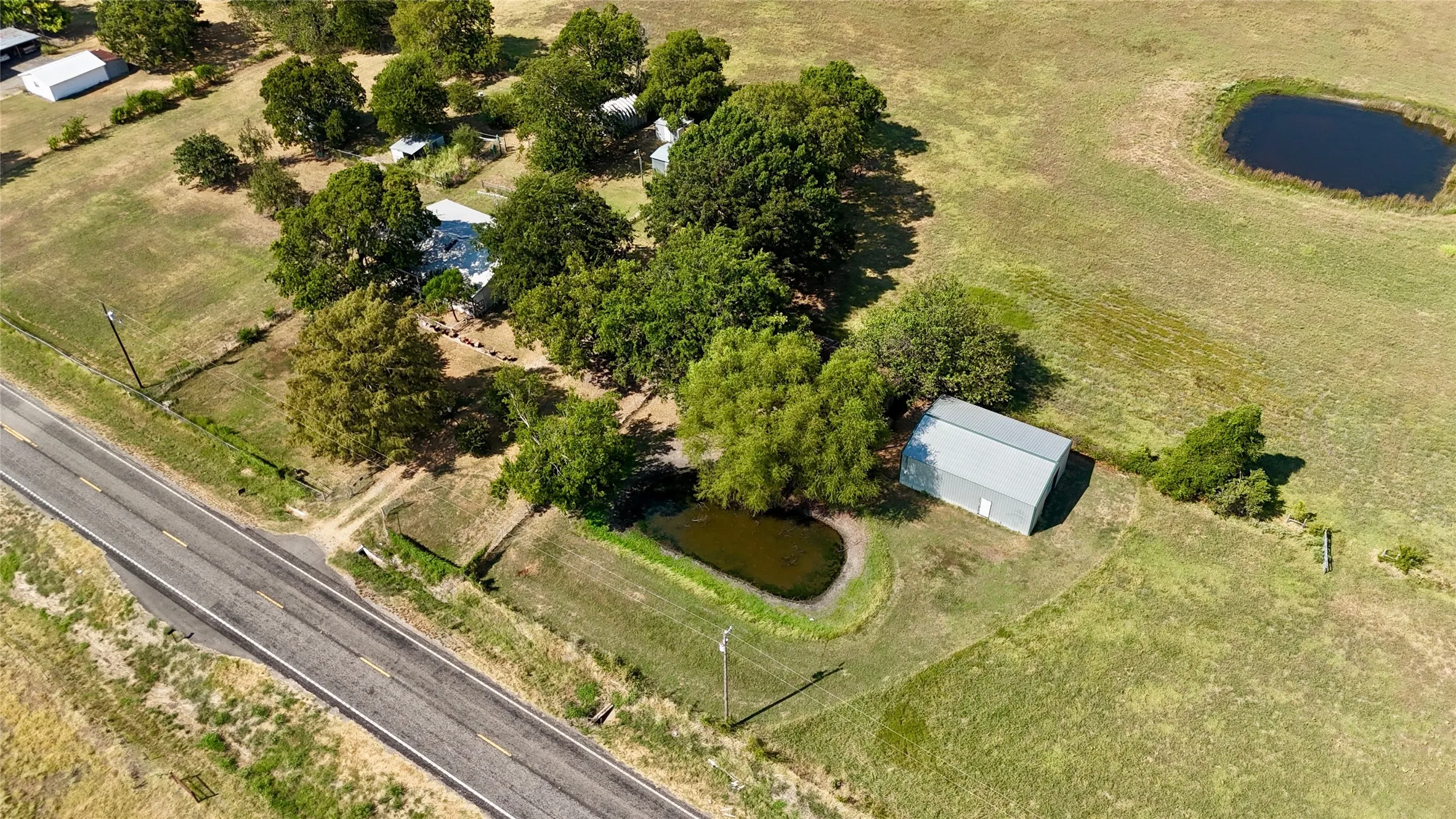 Single Family Residence For Sale in Fannin County , 4411 Fm 100, Honey Grove, Texas 75446, 3 Bedroom, 2 Bathroom, Garage spaces, 1,404 Sqft, built in 1986, mls#21380854, Real Estate Agent in Honey Grove, Homes For Sale in Fannin county, Homes For Sale in Honey Grove, Realtor in Honey Grove Texas, Real Estate Brokerage Independent Realty Texas, Luminita Cordes Realtor