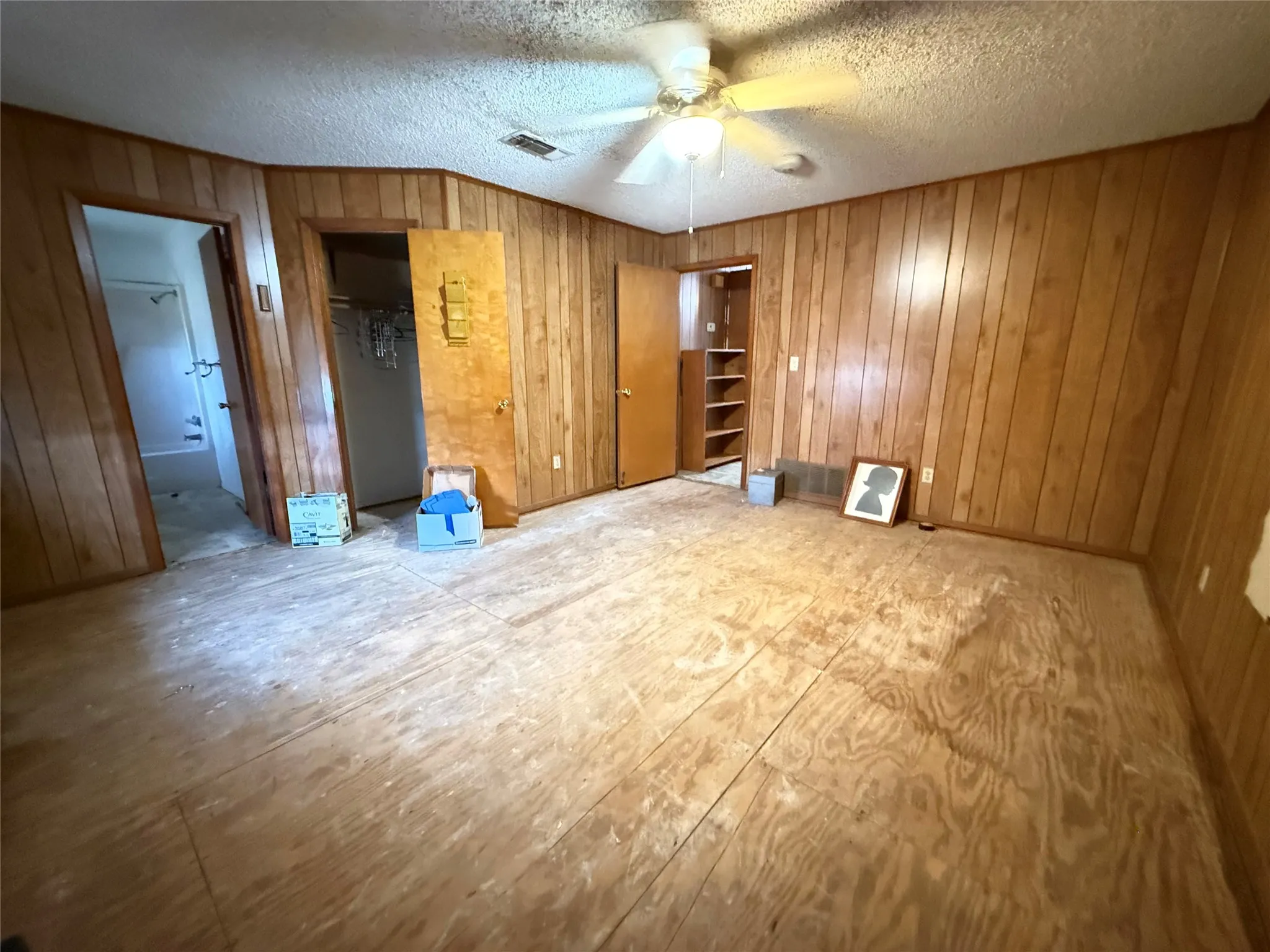 Single Family Residence For Sale in Fannin County , 4411 Fm 100, Honey Grove, Texas 75446, 3 Bedroom, 2 Bathroom, Garage spaces, 1,404 Sqft, built in 1986, mls#21380854, Real Estate Agent in Honey Grove, Homes For Sale in Fannin county, Homes For Sale in Honey Grove, Realtor in Honey Grove Texas, Real Estate Brokerage Independent Realty Texas, Luminita Cordes Realtor