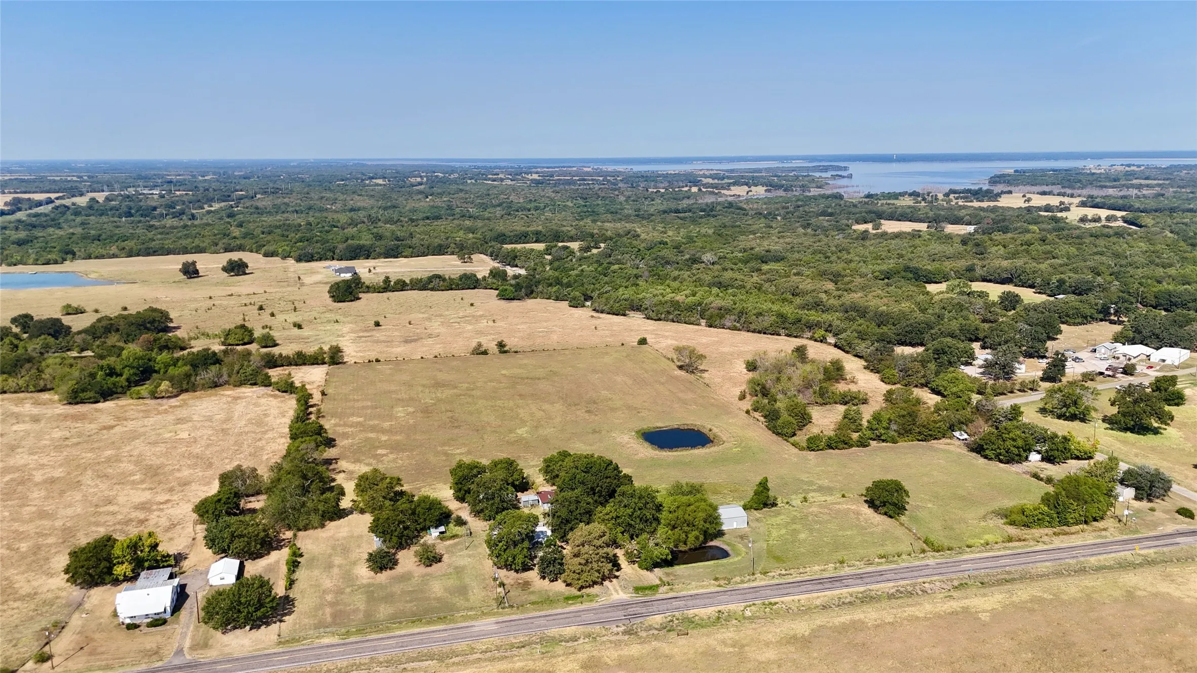 Single Family Residence For Sale in Fannin County , 4411 Fm 100, Honey Grove, Texas 75446, 3 Bedroom, 2 Bathroom, Garage spaces, 1,404 Sqft, built in 1986, mls#21380854, Real Estate Agent in Honey Grove, Homes For Sale in Fannin county, Homes For Sale in Honey Grove, Realtor in Honey Grove Texas, Real Estate Brokerage Independent Realty Texas, Luminita Cordes Realtor