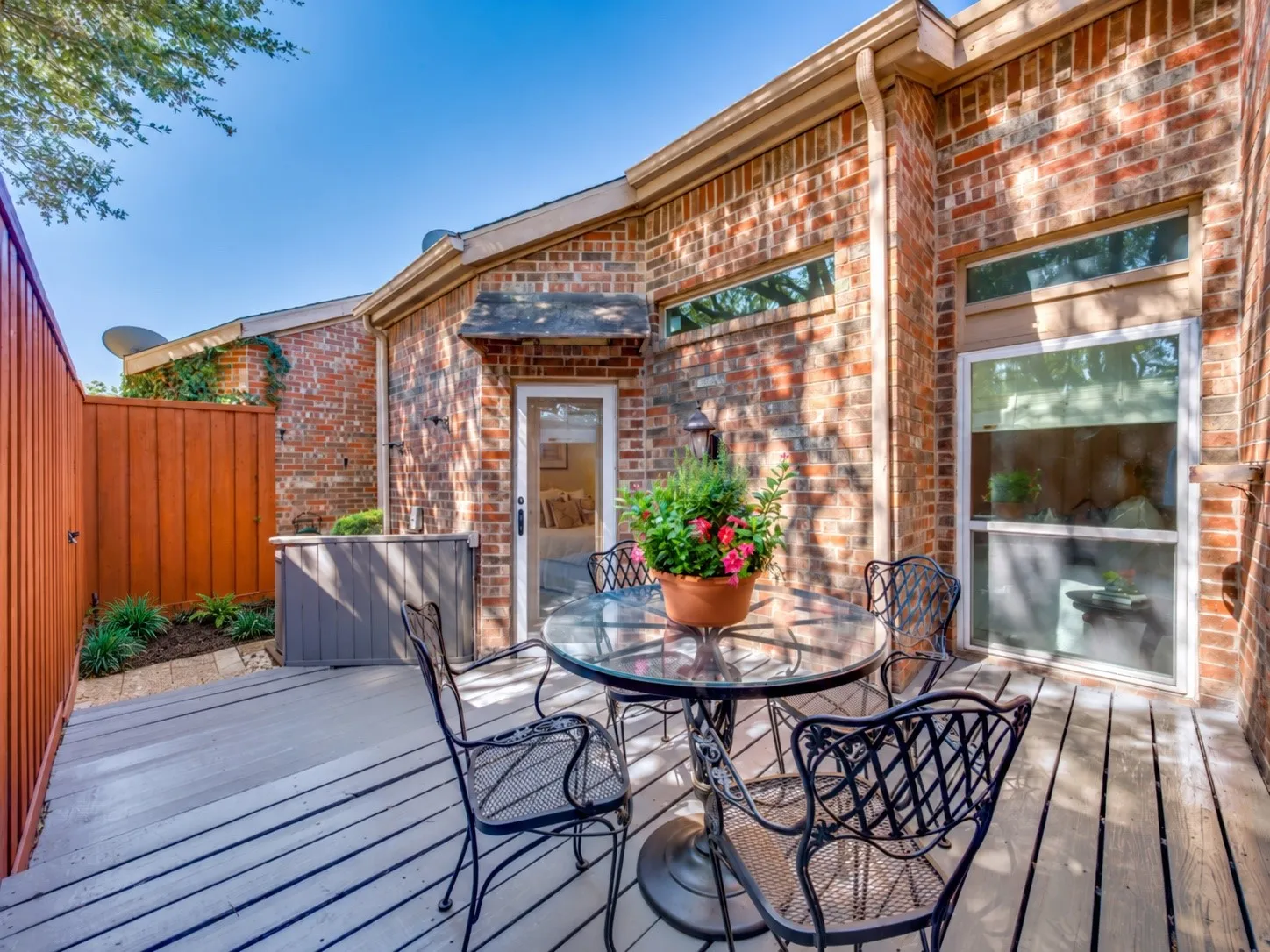 Townhouse For Sale in Dallas County , 2522 Mallard Cove, Carrollton, Texas 75006, 2 Bedroom, 2 Bathroom, 2 Garage spaces, 1,540 Sqft, built in 1983, mls#21372058, Real Estate Agent in Carrollton, Homes For Sale in Dallas county, Homes For Sale in Carrollton, Realtor in Carrollton Texas, Real Estate Brokerage Independent Realty Texas, Luminita Cordes Realtor