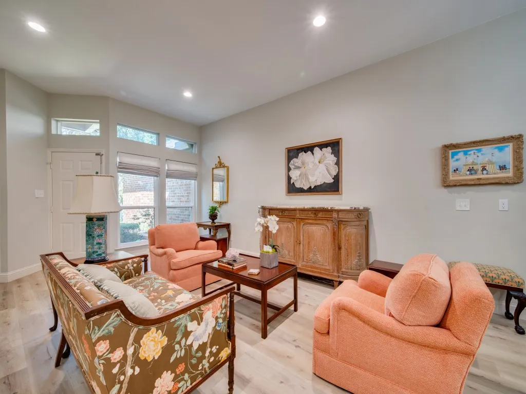 Townhouse For Sale in Dallas County , 2522 Mallard Cove, Carrollton, Texas 75006, 2 Bedroom, 2 Bathroom, 2 Garage spaces, 1,540 Sqft, built in 1983, mls#21372058, Real Estate Agent in Carrollton, Homes For Sale in Dallas county, Homes For Sale in Carrollton, Realtor in Carrollton Texas, Real Estate Brokerage Independent Realty Texas, Luminita Cordes Realtor