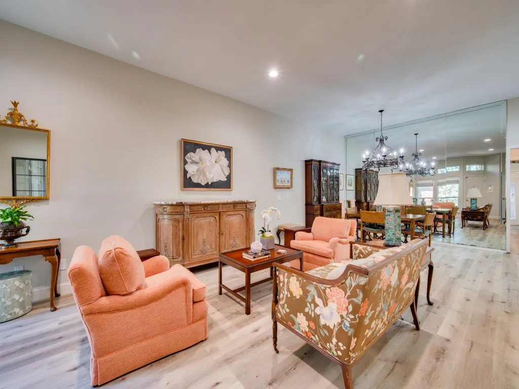 Townhouse For Sale in Dallas County , 2522 Mallard Cove, Carrollton, Texas 75006, 2 Bedroom, 2 Bathroom, 2 Garage spaces, 1,540 Sqft, built in 1983, mls#21372058, Real Estate Agent in Carrollton, Homes For Sale in Dallas county, Homes For Sale in Carrollton, Realtor in Carrollton Texas, Real Estate Brokerage Independent Realty Texas, Luminita Cordes Realtor