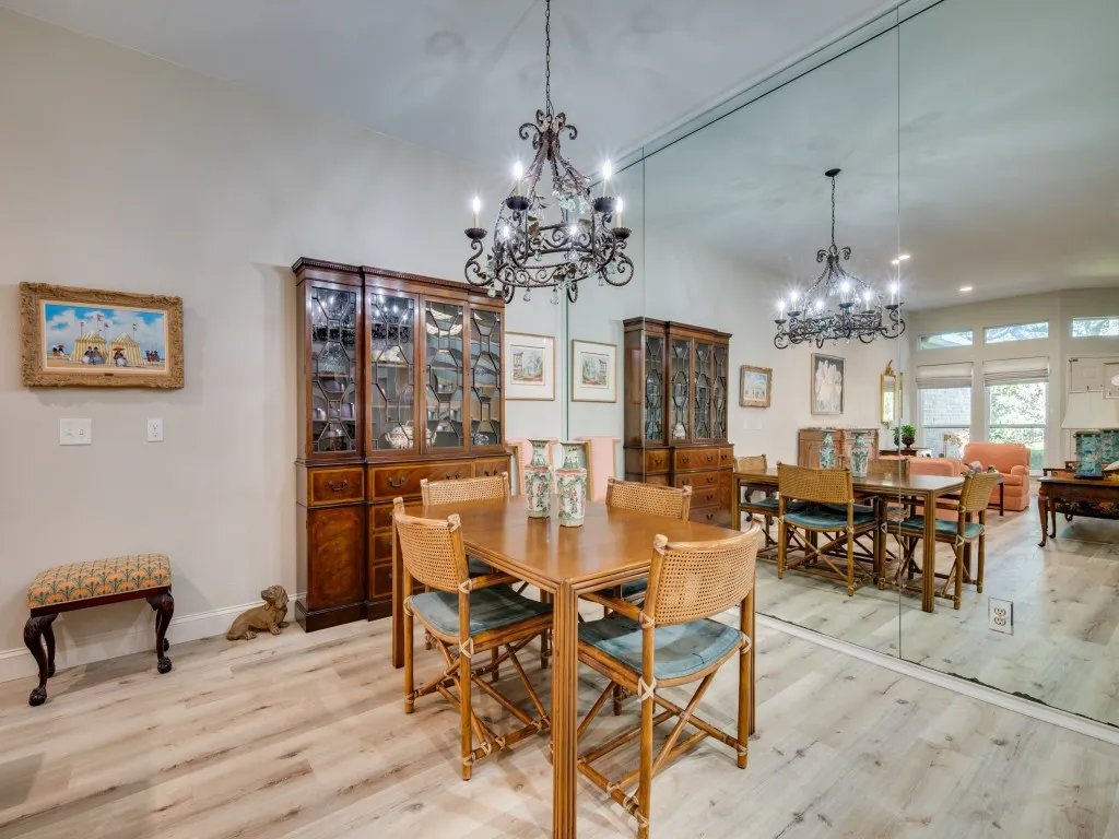 Townhouse For Sale in Dallas County , 2522 Mallard Cove, Carrollton, Texas 75006, 2 Bedroom, 2 Bathroom, 2 Garage spaces, 1,540 Sqft, built in 1983, mls#21372058, Real Estate Agent in Carrollton, Homes For Sale in Dallas county, Homes For Sale in Carrollton, Realtor in Carrollton Texas, Real Estate Brokerage Independent Realty Texas, Luminita Cordes Realtor
