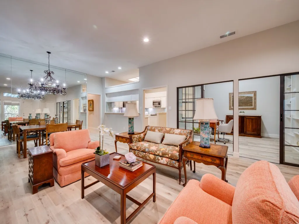 Townhouse For Sale in Dallas County , 2522 Mallard Cove, Carrollton, Texas 75006, 2 Bedroom, 2 Bathroom, 2 Garage spaces, 1,540 Sqft, built in 1983, mls#21372058, Real Estate Agent in Carrollton, Homes For Sale in Dallas county, Homes For Sale in Carrollton, Realtor in Carrollton Texas, Real Estate Brokerage Independent Realty Texas, Luminita Cordes Realtor