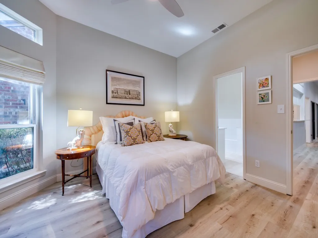 Townhouse For Sale in Dallas County , 2522 Mallard Cove, Carrollton, Texas 75006, 2 Bedroom, 2 Bathroom, 2 Garage spaces, 1,540 Sqft, built in 1983, mls#21372058, Real Estate Agent in Carrollton, Homes For Sale in Dallas county, Homes For Sale in Carrollton, Realtor in Carrollton Texas, Real Estate Brokerage Independent Realty Texas, Luminita Cordes Realtor