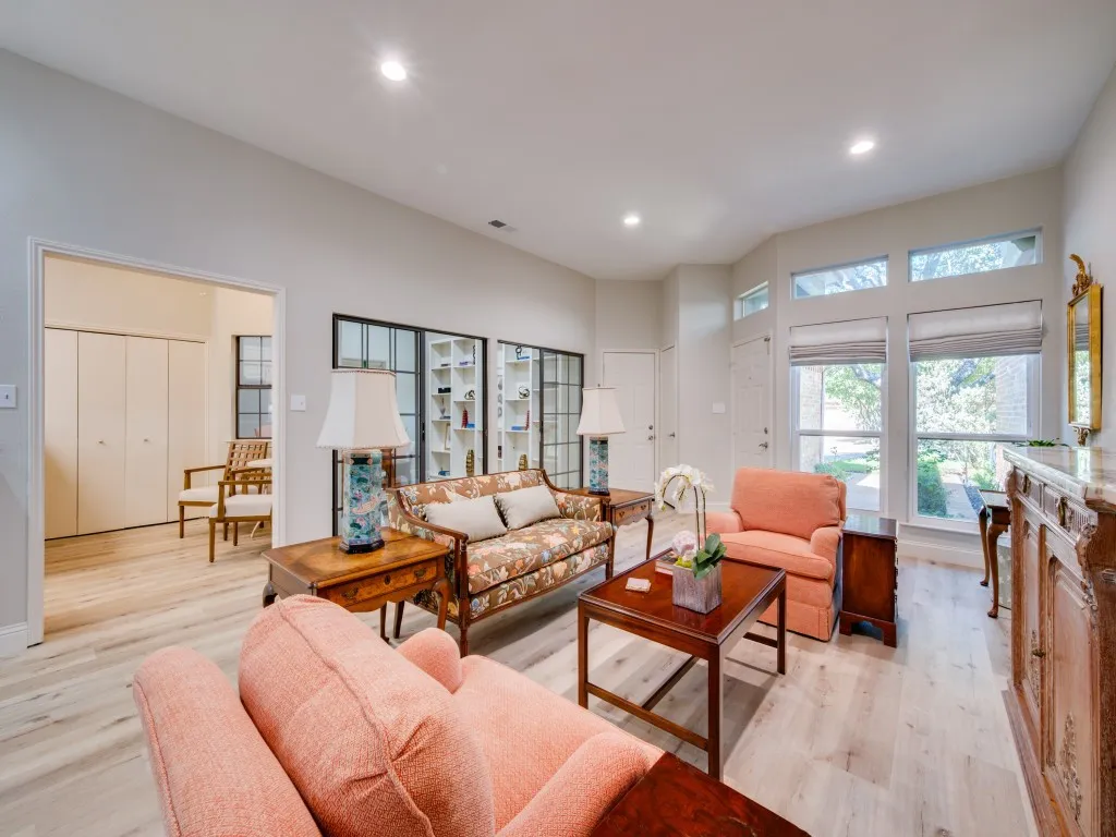Townhouse For Sale in Dallas County , 2522 Mallard Cove, Carrollton, Texas 75006, 2 Bedroom, 2 Bathroom, 2 Garage spaces, 1,540 Sqft, built in 1983, mls#21372058, Real Estate Agent in Carrollton, Homes For Sale in Dallas county, Homes For Sale in Carrollton, Realtor in Carrollton Texas, Real Estate Brokerage Independent Realty Texas, Luminita Cordes Realtor