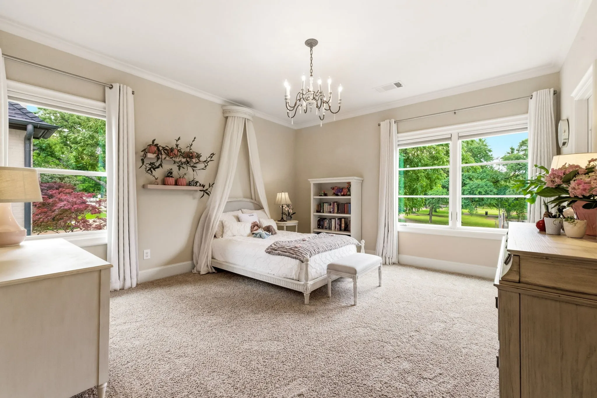 Single Family Residence For Sale in Dallas County , 6635 Park Lane, Dallas, Texas 75225, 5 Bedroom, 5 Bathroom, 2 Garage spaces, 5,582 Sqft, built in 2014, mls#21373856, Real Estate Agent in Dallas, Homes For Sale in Dallas county, Homes For Sale in Dallas, Realtor in Dallas Texas, Real Estate Brokerage Independent Realty Texas, Luminita Cordes Realtor
