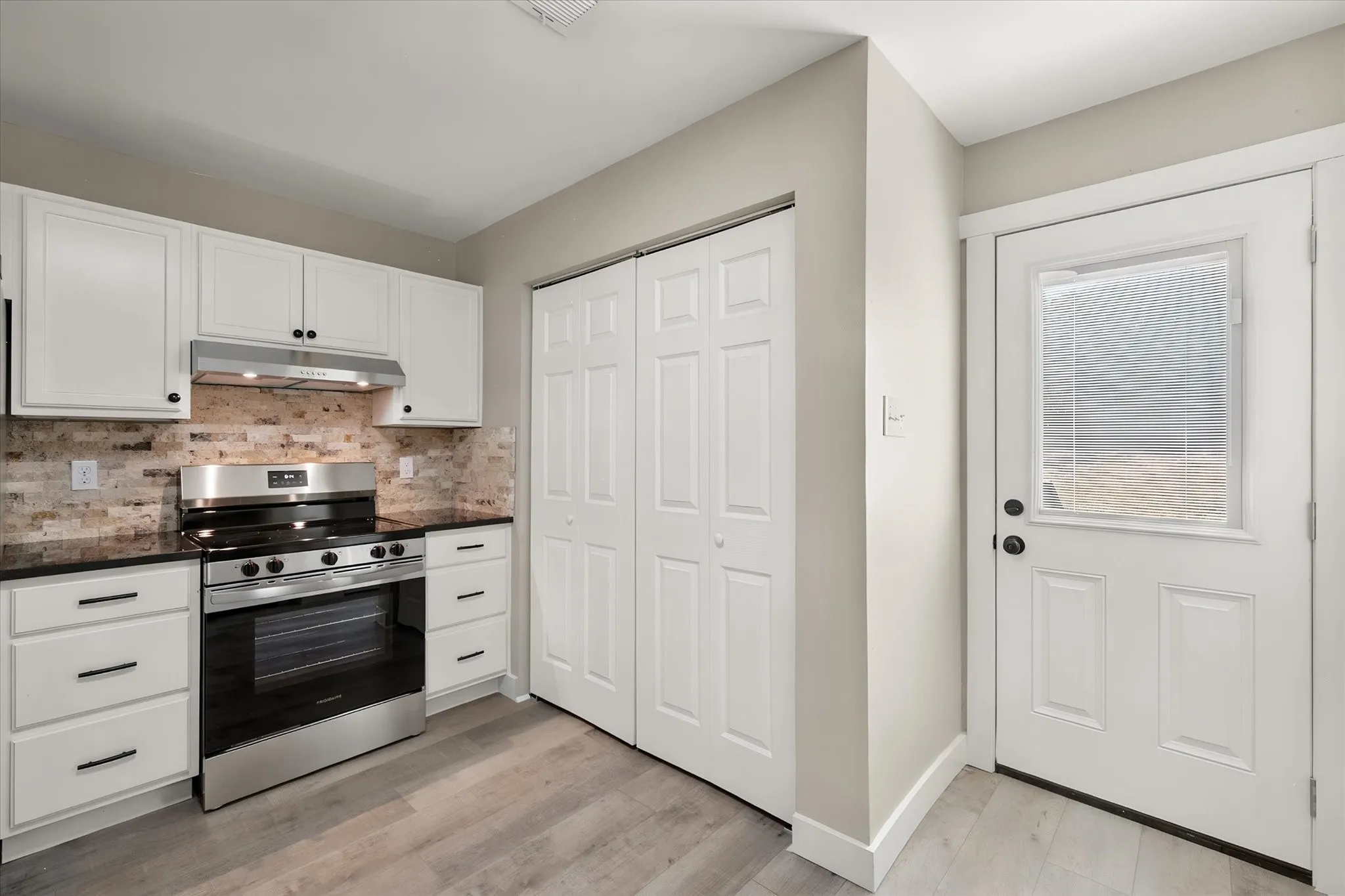 Single Family Residence For Sale in Navarro County , 316 County Road 3048a, Corsicana, Texas 75109, 3 Bedroom, 2 Bathroom, Garage spaces, 1,080 Sqft, built in 1999, mls#21377603, Real Estate Agent in Corsicana, Homes For Sale in Navarro county, Homes For Sale in Corsicana, Realtor in Corsicana Texas, Real Estate Brokerage Independent Realty Texas, Luminita Cordes Realtor