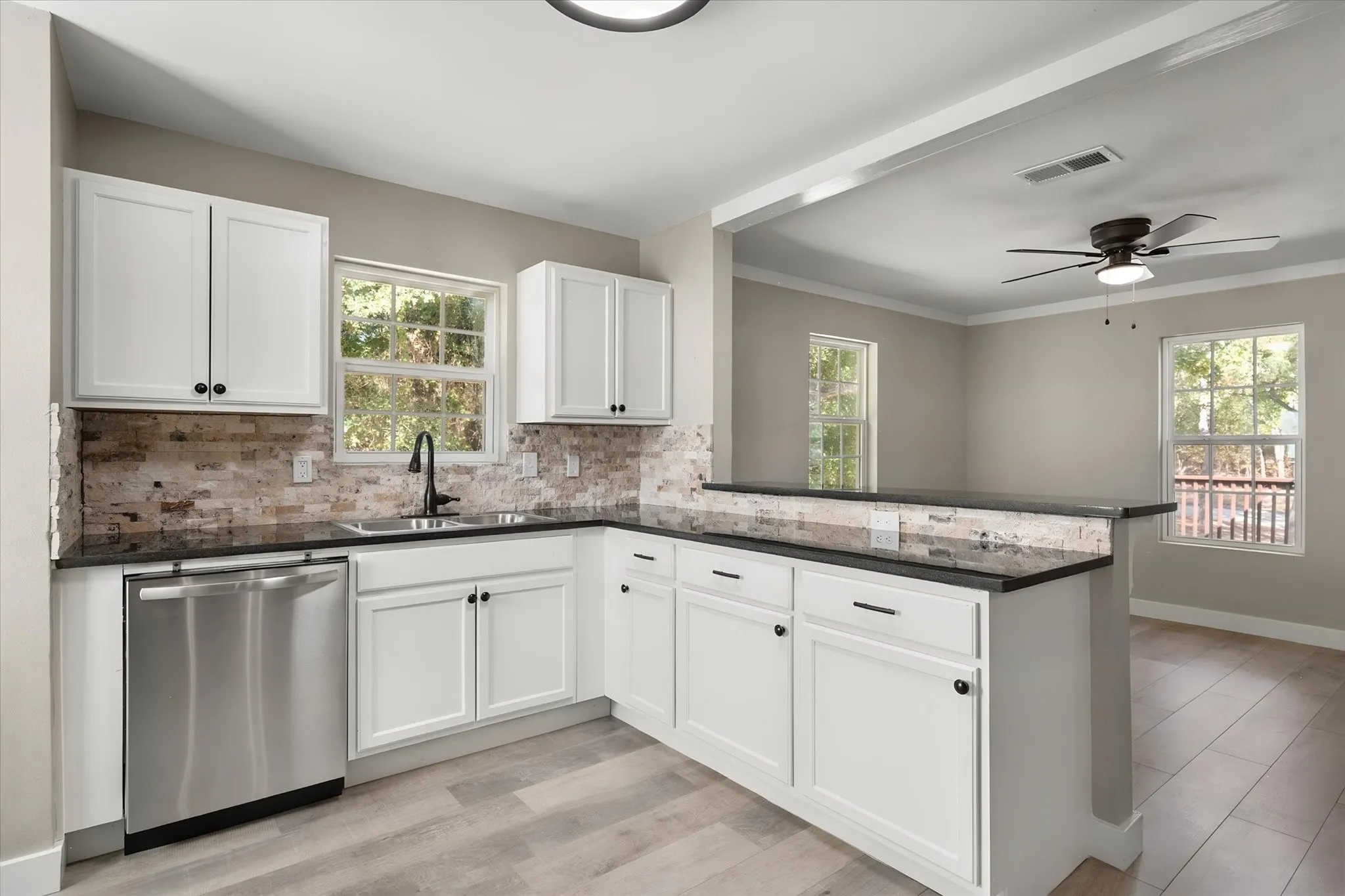 Single Family Residence For Sale in Navarro County , 316 County Road 3048a, Corsicana, Texas 75109, 3 Bedroom, 2 Bathroom, Garage spaces, 1,080 Sqft, built in 1999, mls#21377603, Real Estate Agent in Corsicana, Homes For Sale in Navarro county, Homes For Sale in Corsicana, Realtor in Corsicana Texas, Real Estate Brokerage Independent Realty Texas, Luminita Cordes Realtor