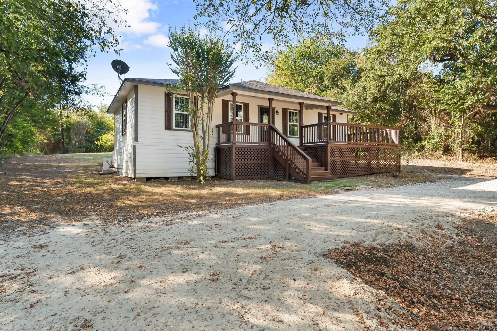 Single Family Residence For Sale in Navarro County , 316 County Road 3048a, Corsicana, Texas 75109, 3 Bedroom, 2 Bathroom, Garage spaces, 1,080 Sqft, built in 1999, mls#21377603, Real Estate Agent in Corsicana, Homes For Sale in Navarro county, Homes For Sale in Corsicana, Realtor in Corsicana Texas, Real Estate Brokerage Independent Realty Texas, Luminita Cordes Realtor