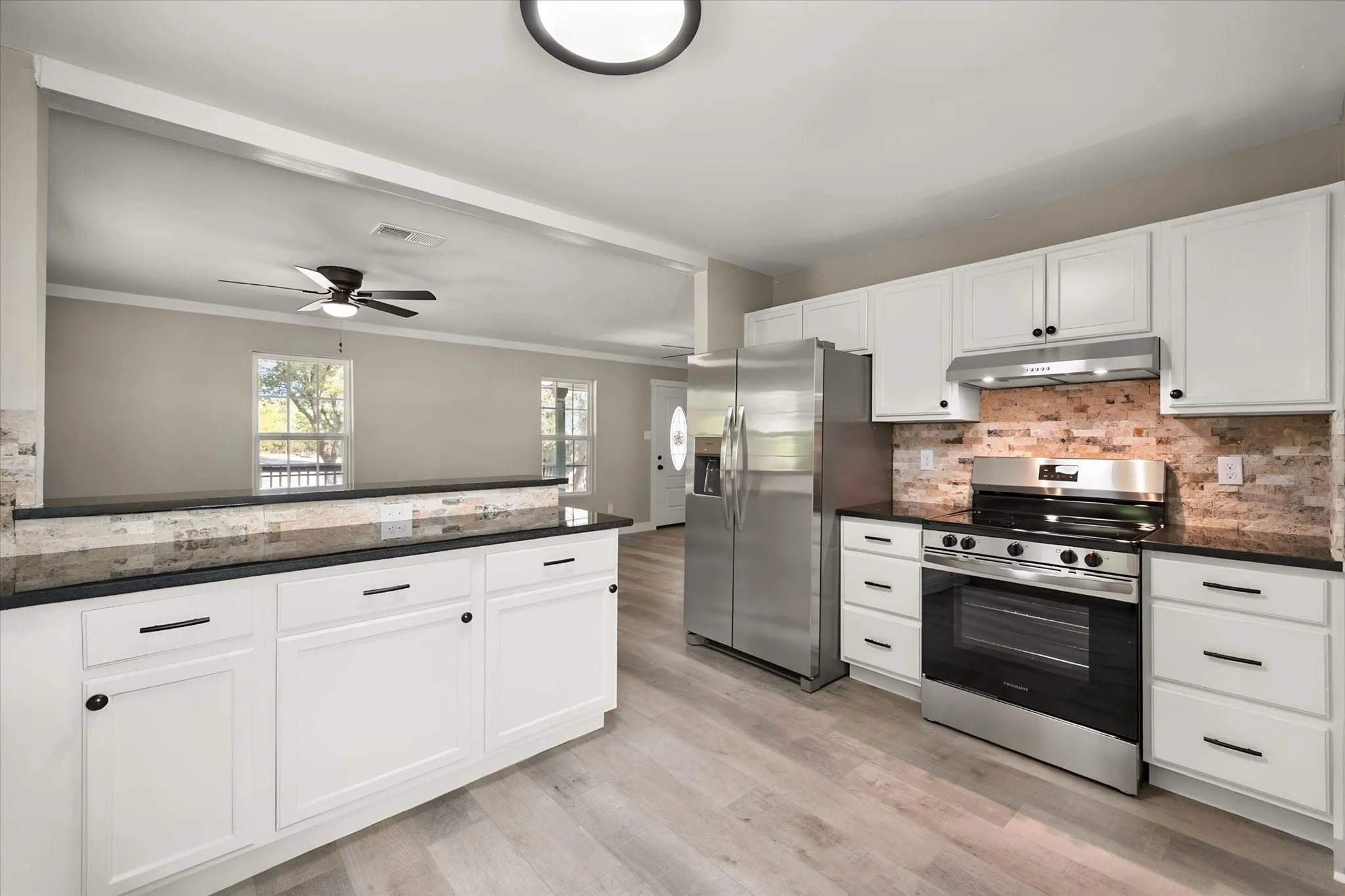 Single Family Residence For Sale in Navarro County , 316 County Road 3048a, Corsicana, Texas 75109, 3 Bedroom, 2 Bathroom, Garage spaces, 1,080 Sqft, built in 1999, mls#21377603, Real Estate Agent in Corsicana, Homes For Sale in Navarro county, Homes For Sale in Corsicana, Realtor in Corsicana Texas, Real Estate Brokerage Independent Realty Texas, Luminita Cordes Realtor