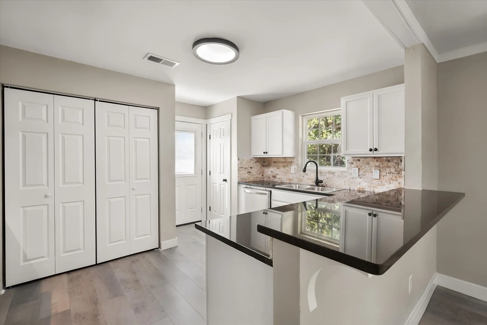 Single Family Residence For Sale in Navarro County , 316 County Road 3048a, Corsicana, Texas 75109, 3 Bedroom, 2 Bathroom, Garage spaces, 1,080 Sqft, built in 1999, mls#21377603, Real Estate Agent in Corsicana, Homes For Sale in Navarro county, Homes For Sale in Corsicana, Realtor in Corsicana Texas, Real Estate Brokerage Independent Realty Texas, Luminita Cordes Realtor