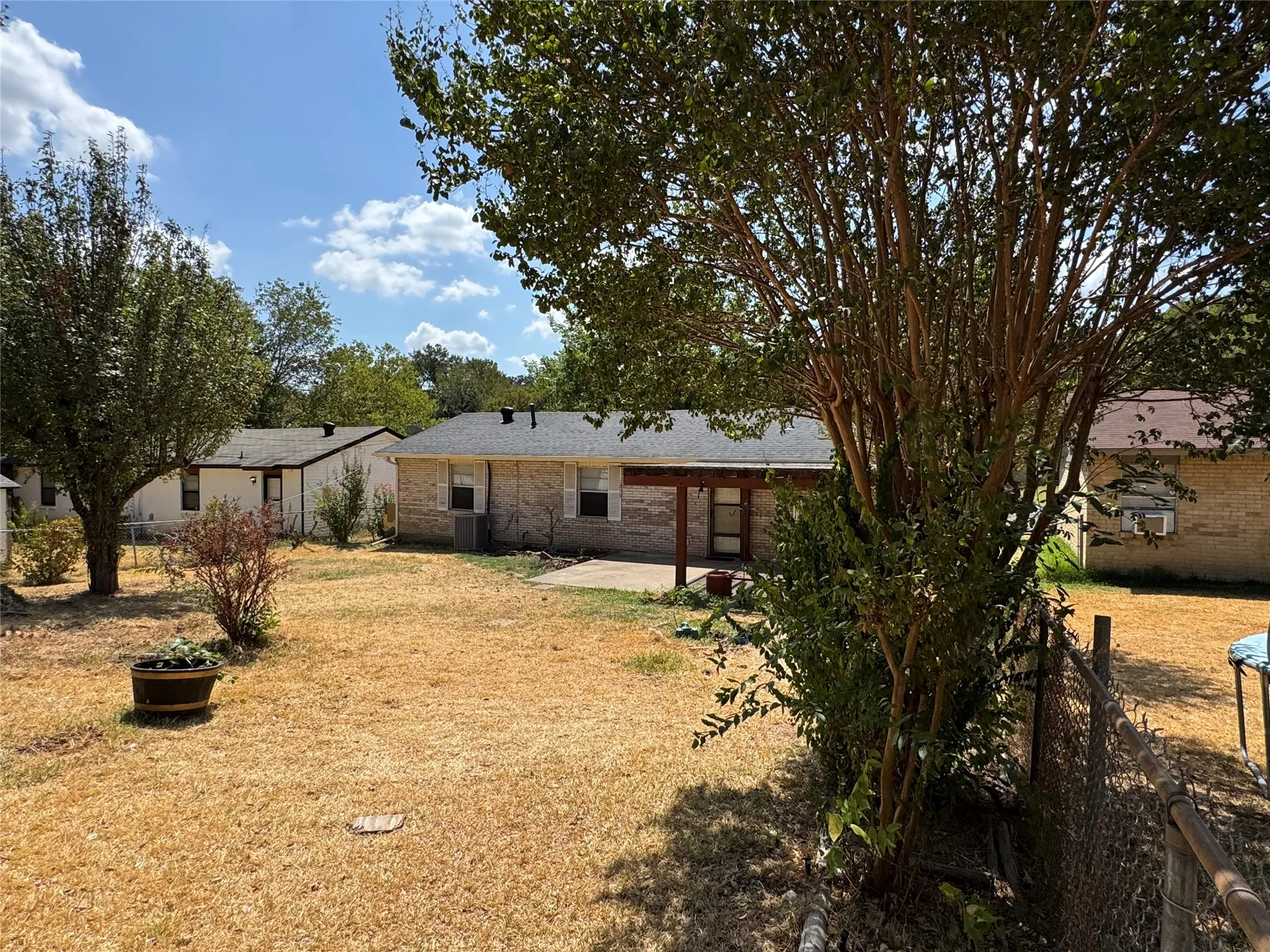 Single Family Residence For Rent in Dallas County , 1229 Greenbrier Drive, Mesquite, Texas 75149, 3 Bedroom, 1 Bathroom, Garage spaces, 912 Sqft, built in 1962, mls#21380745, Real Estate Agent in Mesquite, Homes For Rent in Dallas county, Homes For Rent in Mesquite, Realtor in Mesquite Texas, Real Estate Brokerage Independent Realty Texas, Luminita Cordes Realtor