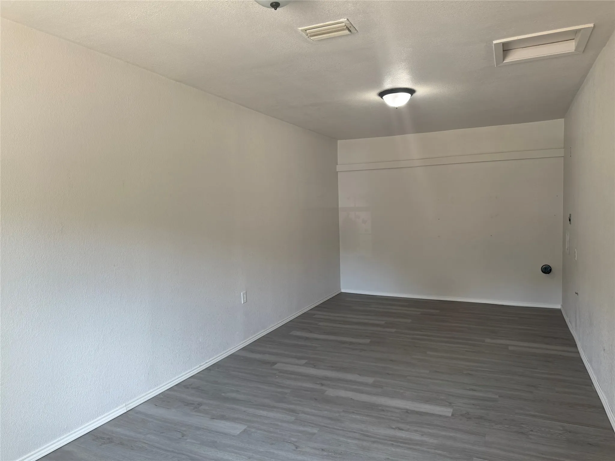 Single Family Residence For Rent in Dallas County , 1229 Greenbrier Drive, Mesquite, Texas 75149, 3 Bedroom, 1 Bathroom, Garage spaces, 912 Sqft, built in 1962, mls#21380745, Real Estate Agent in Mesquite, Homes For Rent in Dallas county, Homes For Rent in Mesquite, Realtor in Mesquite Texas, Real Estate Brokerage Independent Realty Texas, Luminita Cordes Realtor