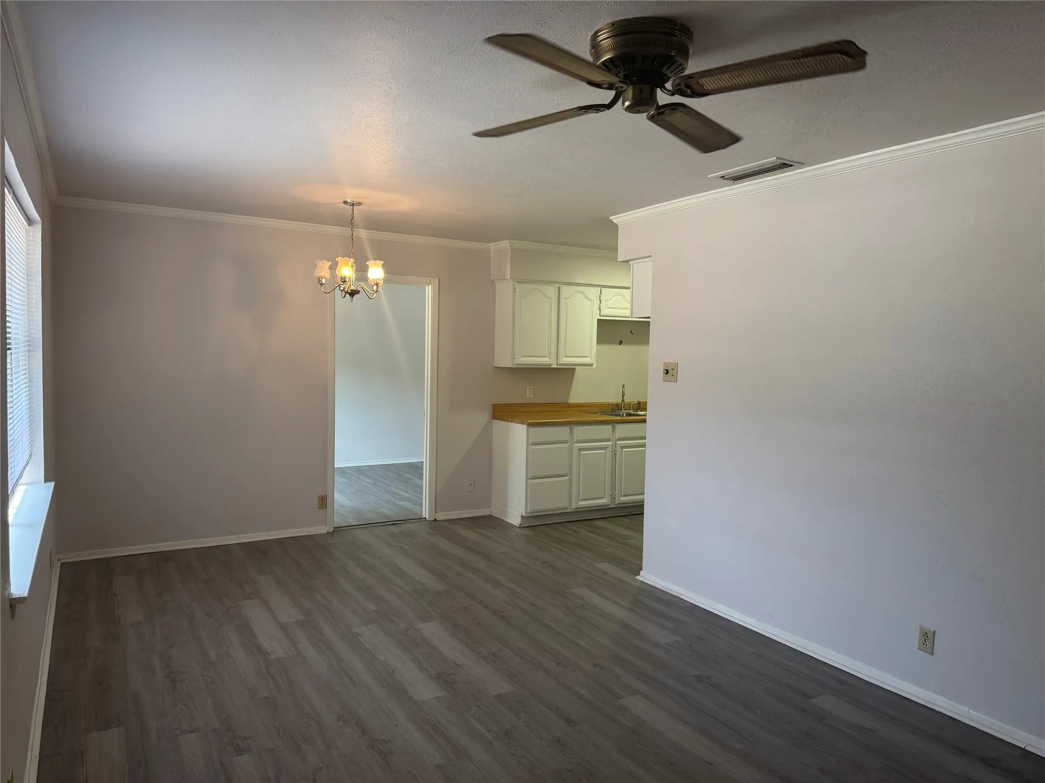 Single Family Residence For Rent in Dallas County , 1229 Greenbrier Drive, Mesquite, Texas 75149, 3 Bedroom, 1 Bathroom, Garage spaces, 912 Sqft, built in 1962, mls#21380745, Real Estate Agent in Mesquite, Homes For Rent in Dallas county, Homes For Rent in Mesquite, Realtor in Mesquite Texas, Real Estate Brokerage Independent Realty Texas, Luminita Cordes Realtor