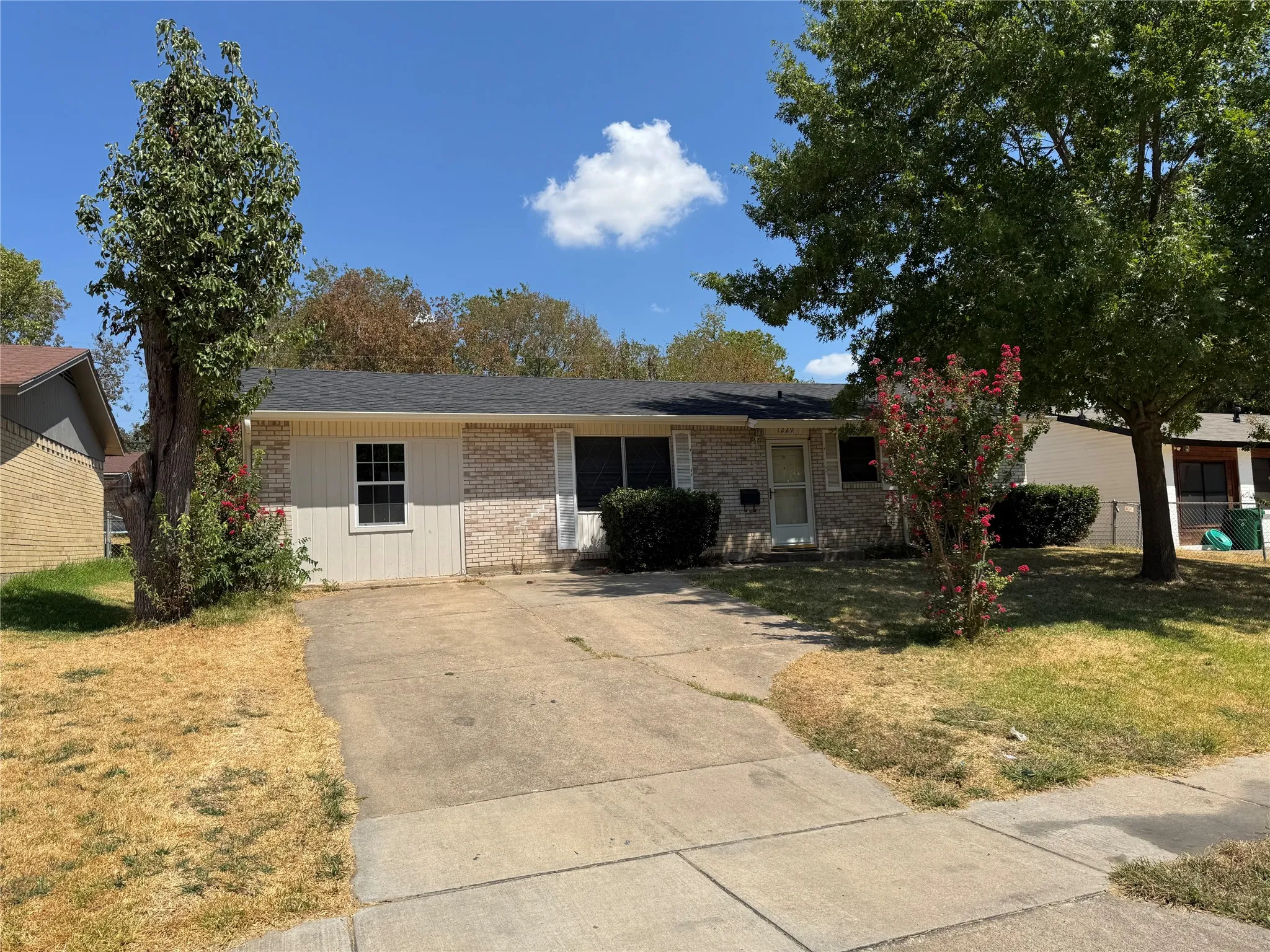 Single Family Residence For Rent in Dallas County , 1229 Greenbrier Drive, Mesquite, Texas 75149, 3 Bedroom, 1 Bathroom, Garage spaces, 912 Sqft, built in 1962, mls#21380745, Real Estate Agent in Mesquite, Homes For Rent in Dallas county, Homes For Rent in Mesquite, Realtor in Mesquite Texas, Real Estate Brokerage Independent Realty Texas, Luminita Cordes Realtor