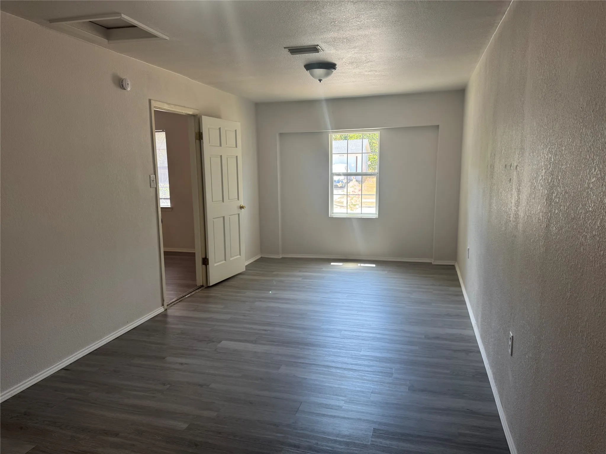 Single Family Residence For Rent in Dallas County , 1229 Greenbrier Drive, Mesquite, Texas 75149, 3 Bedroom, 1 Bathroom, Garage spaces, 912 Sqft, built in 1962, mls#21380745, Real Estate Agent in Mesquite, Homes For Rent in Dallas county, Homes For Rent in Mesquite, Realtor in Mesquite Texas, Real Estate Brokerage Independent Realty Texas, Luminita Cordes Realtor