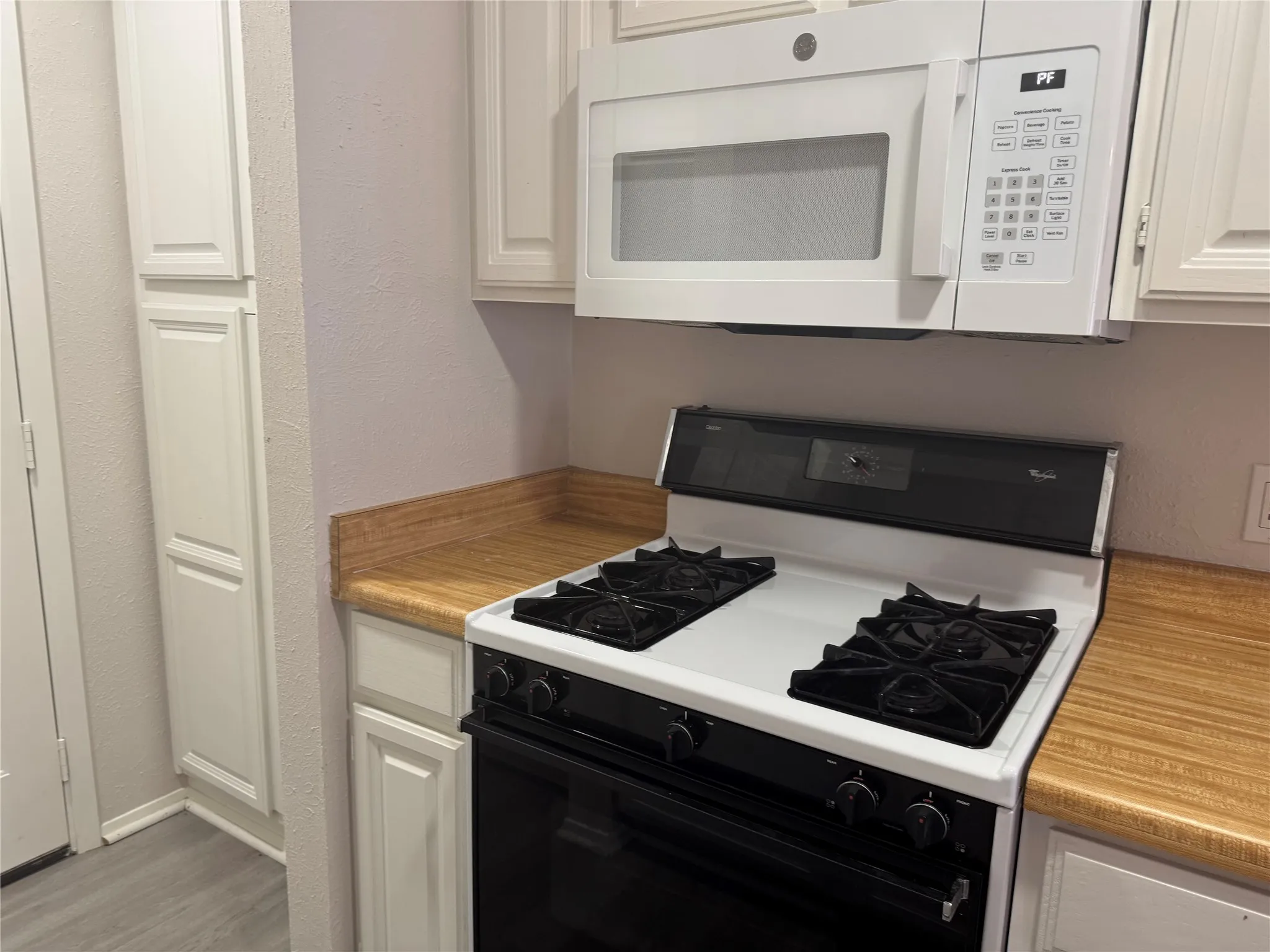 Single Family Residence For Rent in Dallas County , 1229 Greenbrier Drive, Mesquite, Texas 75149, 3 Bedroom, 1 Bathroom, Garage spaces, 912 Sqft, built in 1962, mls#21380745, Real Estate Agent in Mesquite, Homes For Rent in Dallas county, Homes For Rent in Mesquite, Realtor in Mesquite Texas, Real Estate Brokerage Independent Realty Texas, Luminita Cordes Realtor