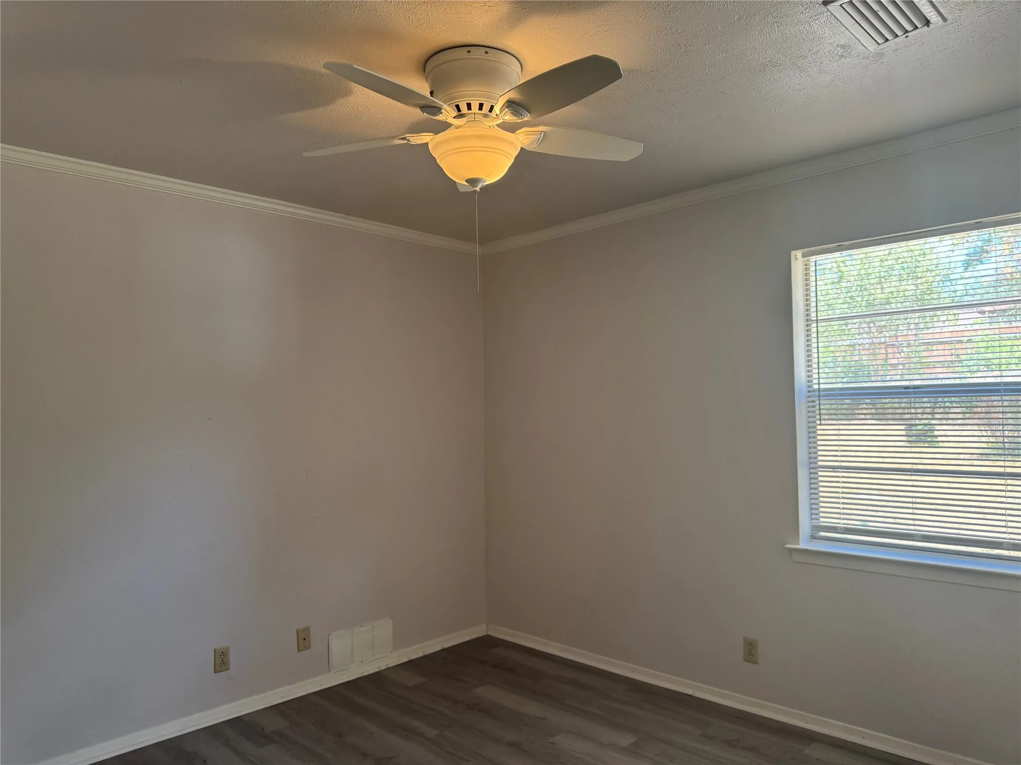 Single Family Residence For Rent in Dallas County , 1229 Greenbrier Drive, Mesquite, Texas 75149, 3 Bedroom, 1 Bathroom, Garage spaces, 912 Sqft, built in 1962, mls#21380745, Real Estate Agent in Mesquite, Homes For Rent in Dallas county, Homes For Rent in Mesquite, Realtor in Mesquite Texas, Real Estate Brokerage Independent Realty Texas, Luminita Cordes Realtor