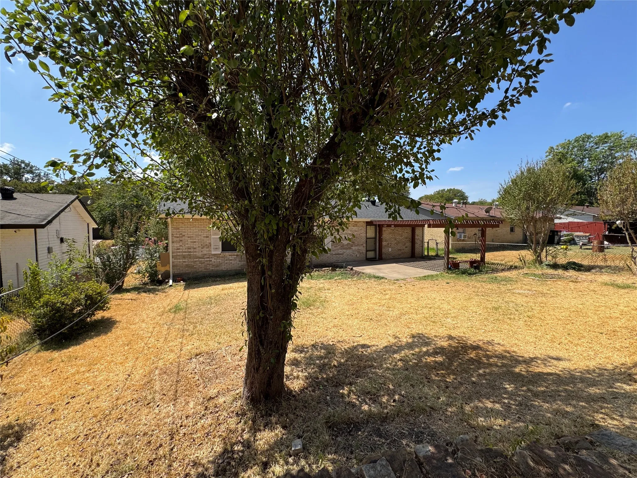 Single Family Residence For Rent in Dallas County , 1229 Greenbrier Drive, Mesquite, Texas 75149, 3 Bedroom, 1 Bathroom, Garage spaces, 912 Sqft, built in 1962, mls#21380745, Real Estate Agent in Mesquite, Homes For Rent in Dallas county, Homes For Rent in Mesquite, Realtor in Mesquite Texas, Real Estate Brokerage Independent Realty Texas, Luminita Cordes Realtor