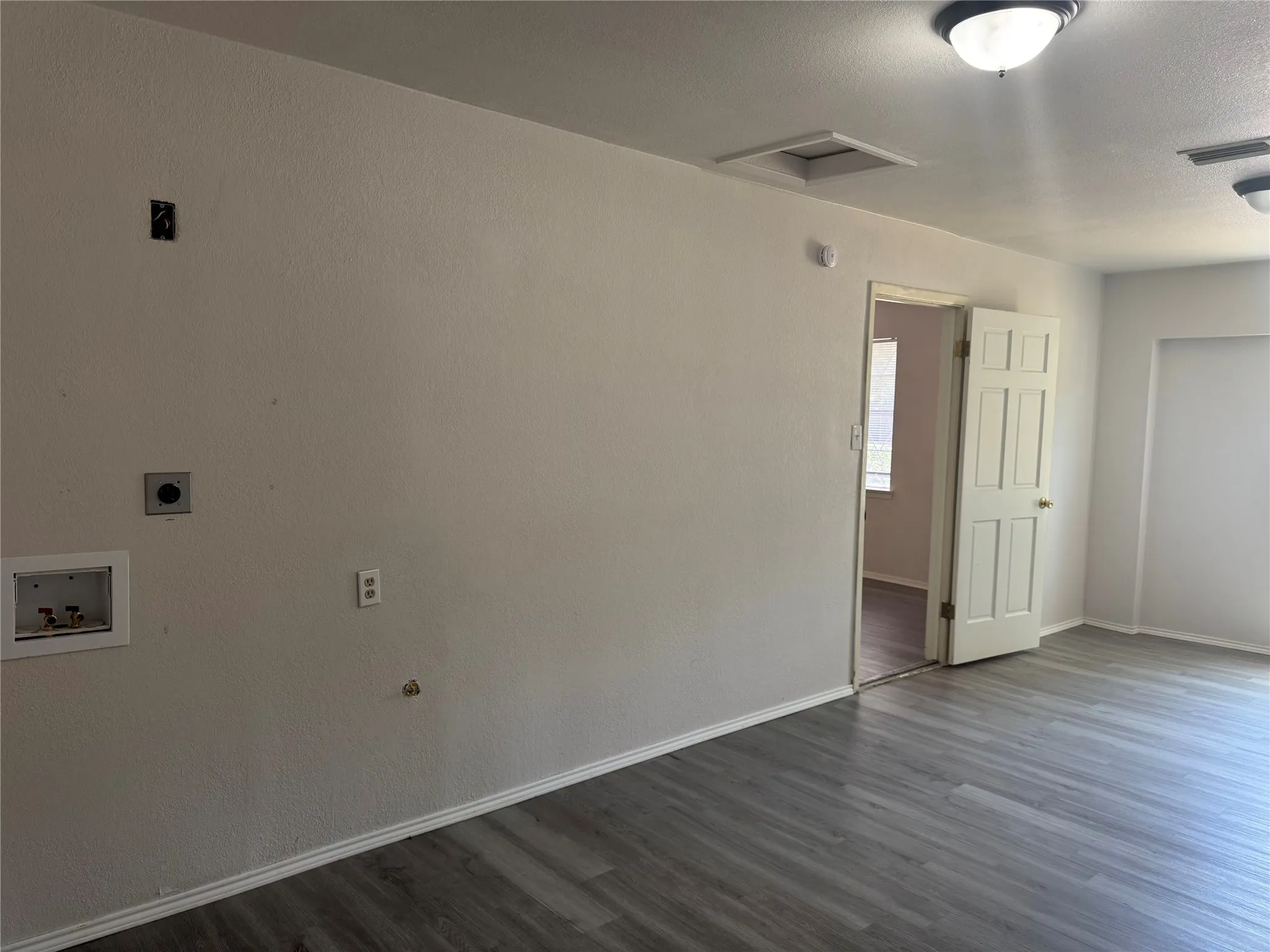 Single Family Residence For Rent in Dallas County , 1229 Greenbrier Drive, Mesquite, Texas 75149, 3 Bedroom, 1 Bathroom, Garage spaces, 912 Sqft, built in 1962, mls#21380745, Real Estate Agent in Mesquite, Homes For Rent in Dallas county, Homes For Rent in Mesquite, Realtor in Mesquite Texas, Real Estate Brokerage Independent Realty Texas, Luminita Cordes Realtor