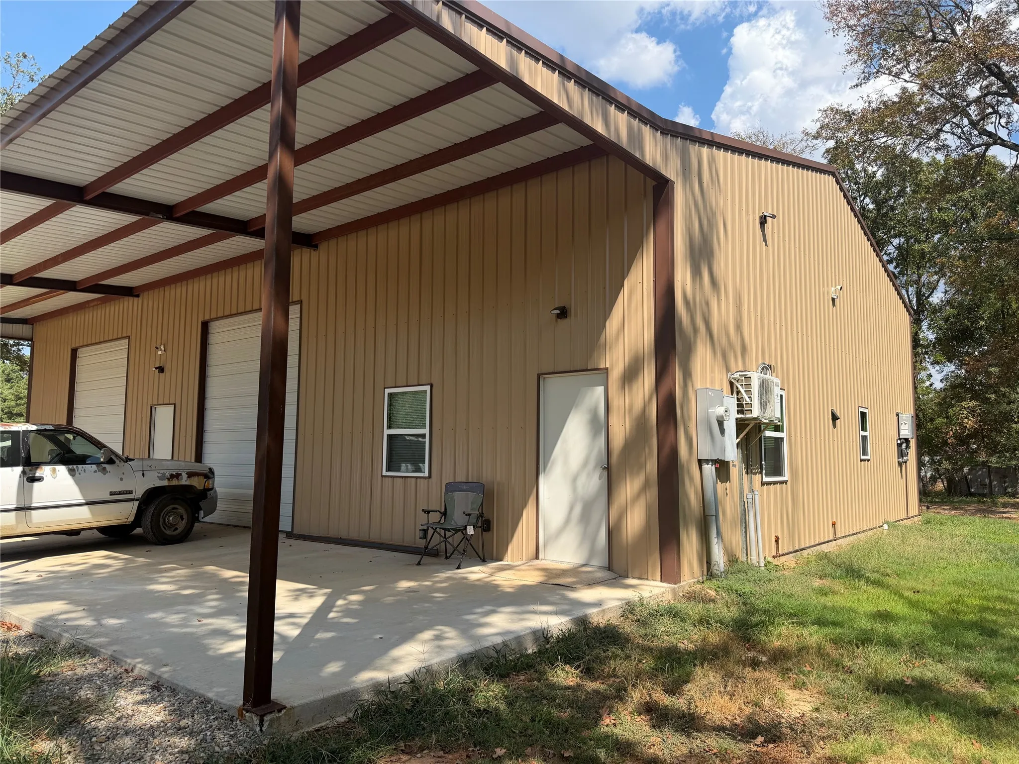 Single Family Residence For Sale in Lamar County , 1368 County Road 45080, Powderly, Texas 75473, 1 Bedroom, 1 Bathroom, 2 Garage spaces, 800 Sqft, built in 2025, mls#21377025, Real Estate Agent in Powderly, Homes For Sale in Lamar county, Homes For Sale in Powderly, Realtor in Powderly Texas, Real Estate Brokerage Independent Realty Texas, Luminita Cordes Realtor