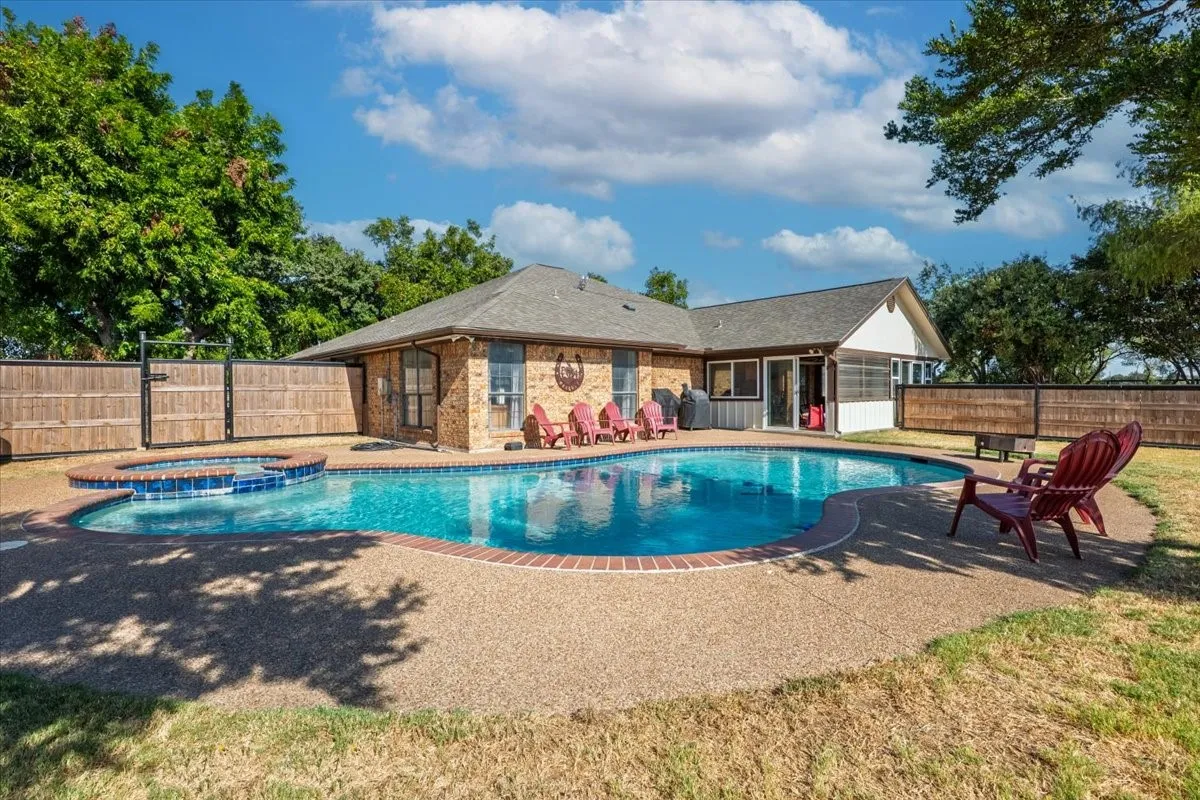 Farm For Sale in Parker County , 820 Walker Lane, Brock, Texas 76066, 3 Bedroom, 2 Bathroom, Garage spaces, 2,412 Sqft, built in 1991, mls#21377902, Real Estate Agent in Brock, Homes For Sale in Parker county, Homes For Sale in Brock, Realtor in Brock Texas, Real Estate Brokerage Independent Realty Texas, Luminita Cordes Realtor