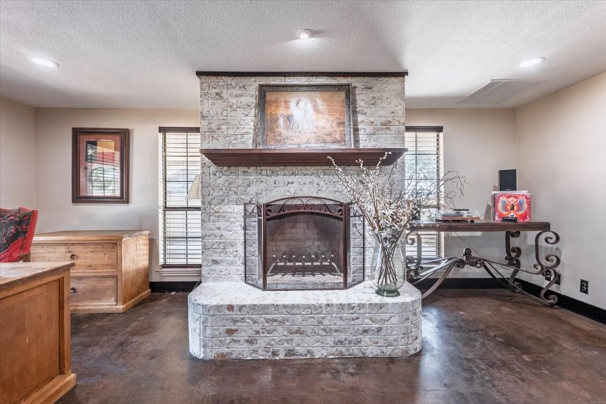 Farm For Sale in Parker County , 820 Walker Lane, Brock, Texas 76066, 3 Bedroom, 2 Bathroom, Garage spaces, 2,412 Sqft, built in 1991, mls#21377902, Real Estate Agent in Brock, Homes For Sale in Parker county, Homes For Sale in Brock, Realtor in Brock Texas, Real Estate Brokerage Independent Realty Texas, Luminita Cordes Realtor