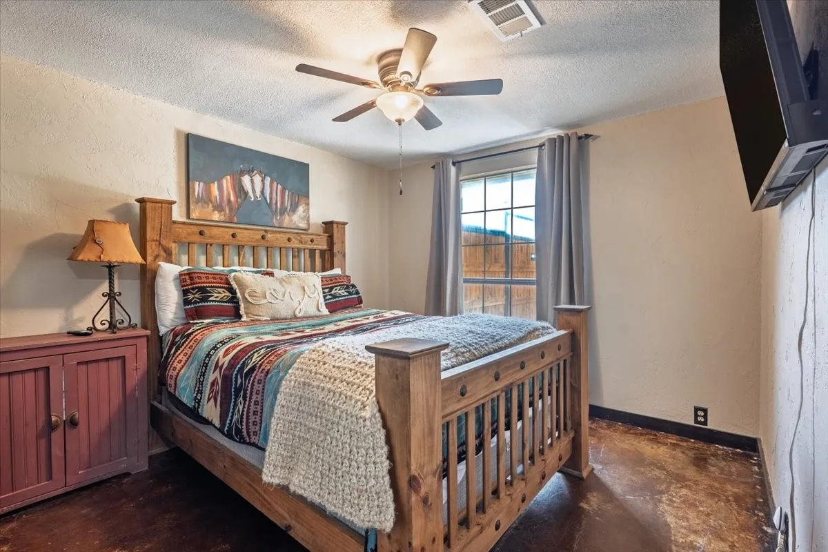 Farm For Sale in Parker County , 820 Walker Lane, Brock, Texas 76066, 3 Bedroom, 2 Bathroom, Garage spaces, 2,412 Sqft, built in 1991, mls#21377902, Real Estate Agent in Brock, Homes For Sale in Parker county, Homes For Sale in Brock, Realtor in Brock Texas, Real Estate Brokerage Independent Realty Texas, Luminita Cordes Realtor