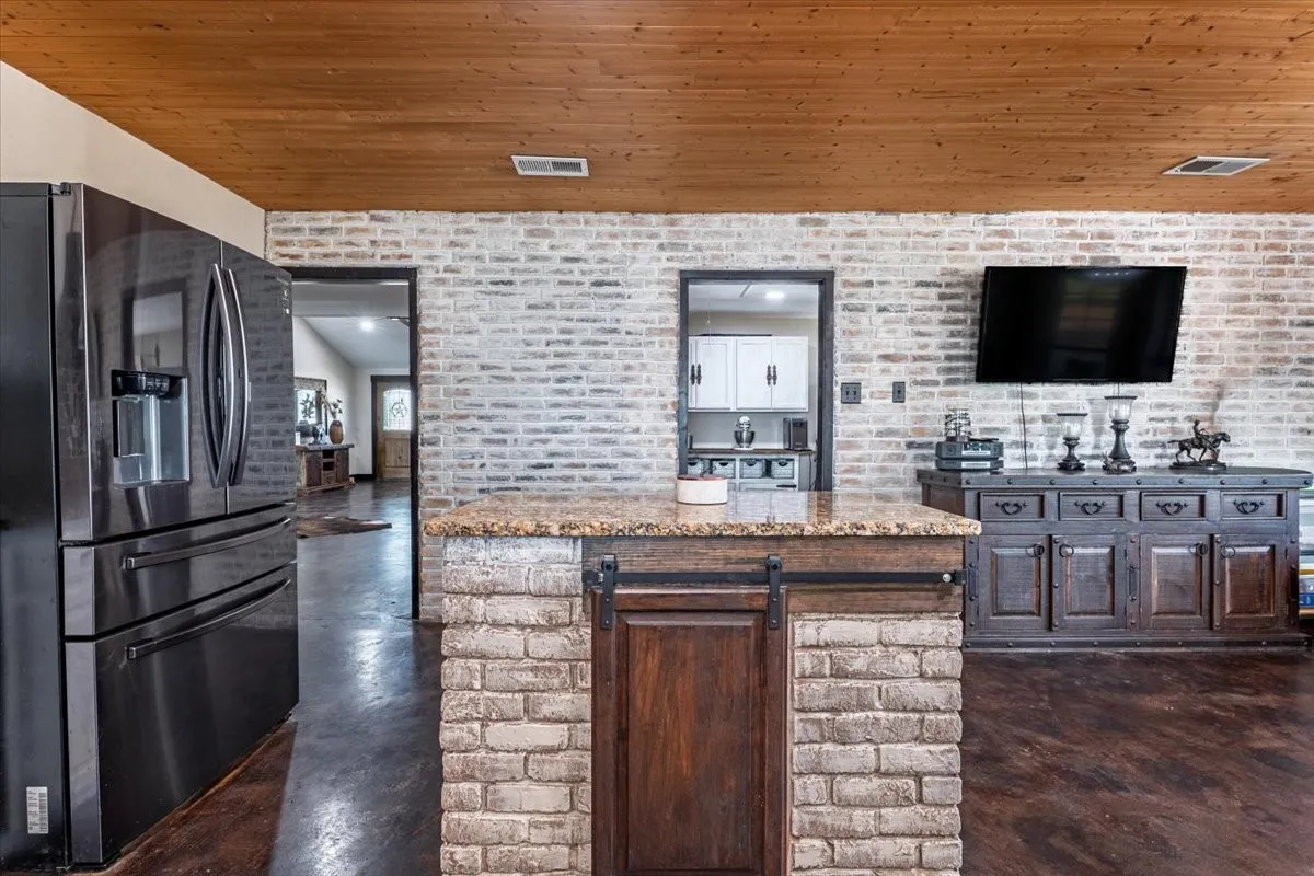 Farm For Sale in Parker County , 820 Walker Lane, Brock, Texas 76066, 3 Bedroom, 2 Bathroom, Garage spaces, 2,412 Sqft, built in 1991, mls#21377902, Real Estate Agent in Brock, Homes For Sale in Parker county, Homes For Sale in Brock, Realtor in Brock Texas, Real Estate Brokerage Independent Realty Texas, Luminita Cordes Realtor