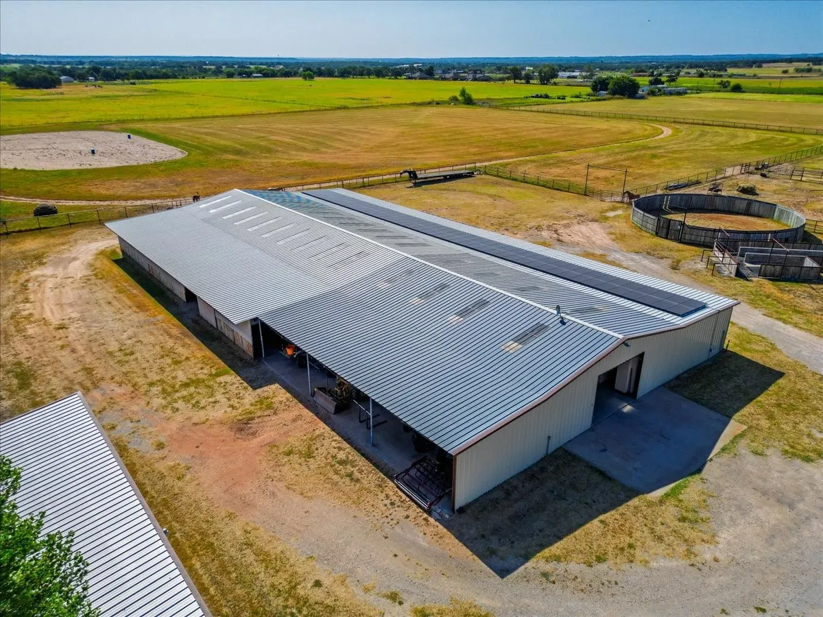 Farm For Sale in Parker County , 820 Walker Lane, Brock, Texas 76066, 3 Bedroom, 2 Bathroom, Garage spaces, 2,412 Sqft, built in 1991, mls#21377902, Real Estate Agent in Brock, Homes For Sale in Parker county, Homes For Sale in Brock, Realtor in Brock Texas, Real Estate Brokerage Independent Realty Texas, Luminita Cordes Realtor