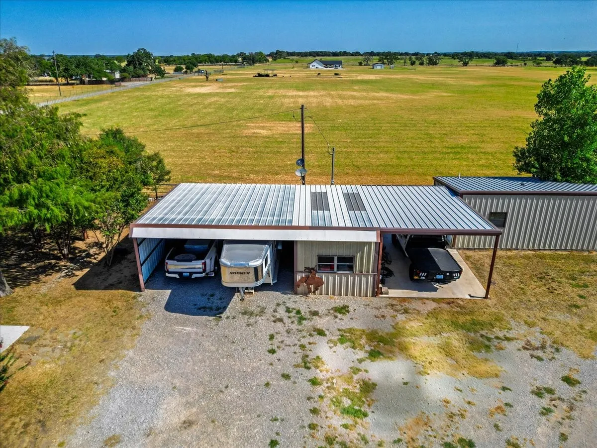 Farm For Sale in Parker County , 820 Walker Lane, Brock, Texas 76066, 3 Bedroom, 2 Bathroom, Garage spaces, 2,412 Sqft, built in 1991, mls#21377902, Real Estate Agent in Brock, Homes For Sale in Parker county, Homes For Sale in Brock, Realtor in Brock Texas, Real Estate Brokerage Independent Realty Texas, Luminita Cordes Realtor