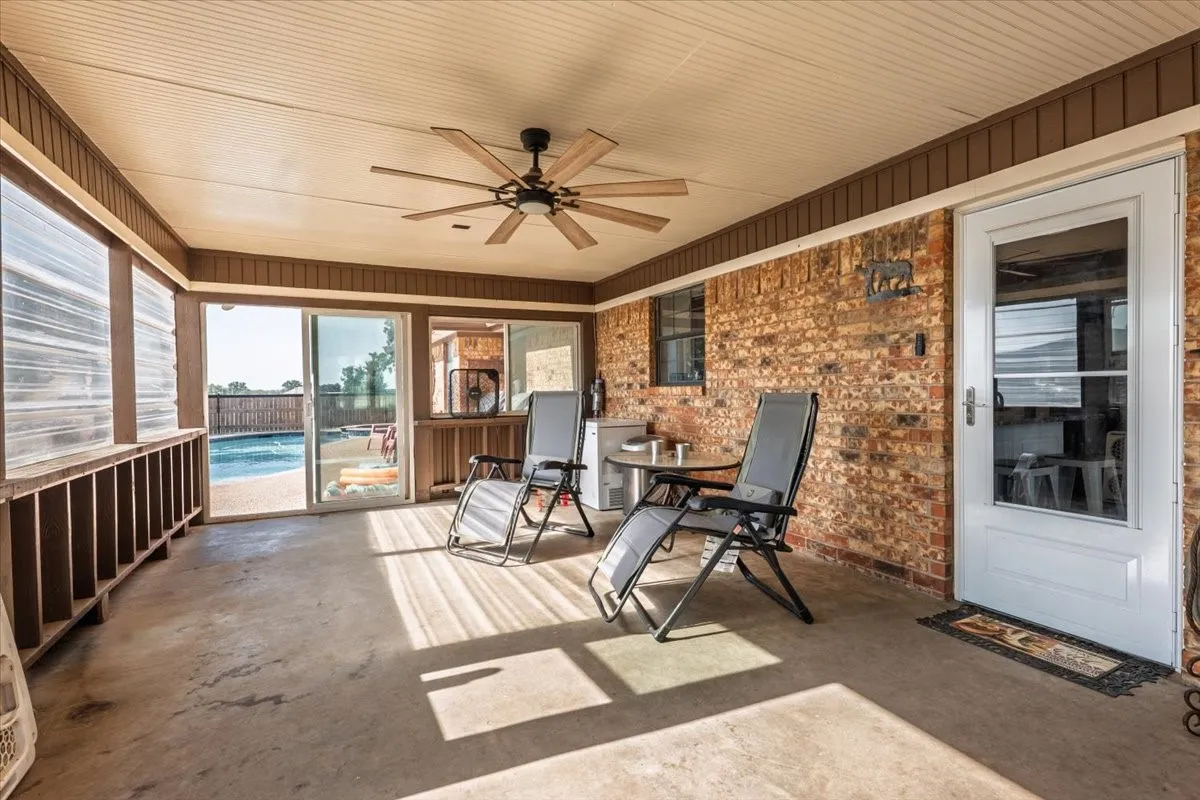 Farm For Sale in Parker County , 820 Walker Lane, Brock, Texas 76066, 3 Bedroom, 2 Bathroom, Garage spaces, 2,412 Sqft, built in 1991, mls#21377902, Real Estate Agent in Brock, Homes For Sale in Parker county, Homes For Sale in Brock, Realtor in Brock Texas, Real Estate Brokerage Independent Realty Texas, Luminita Cordes Realtor