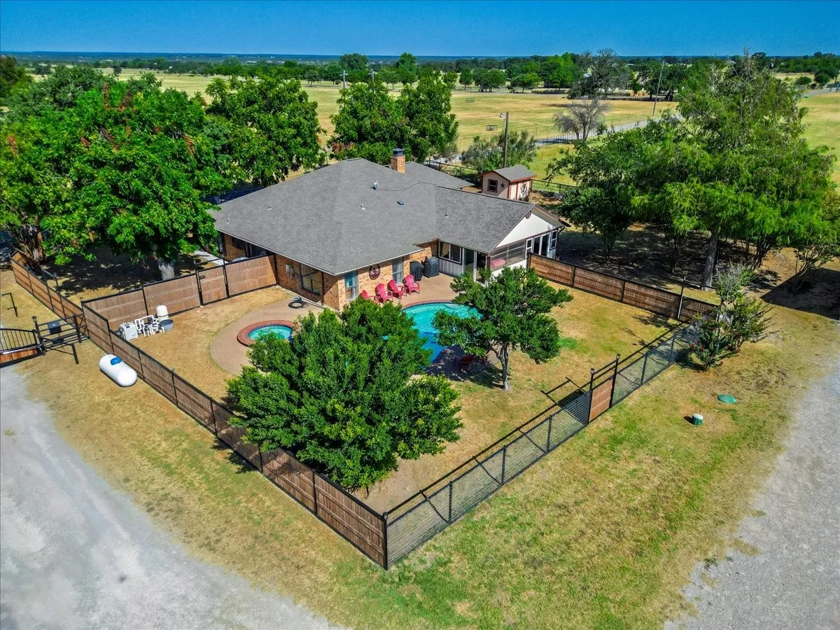 Farm For Sale in Parker County , 820 Walker Lane, Brock, Texas 76066, 3 Bedroom, 2 Bathroom, Garage spaces, 2,412 Sqft, built in 1991, mls#21377902, Real Estate Agent in Brock, Homes For Sale in Parker county, Homes For Sale in Brock, Realtor in Brock Texas, Real Estate Brokerage Independent Realty Texas, Luminita Cordes Realtor