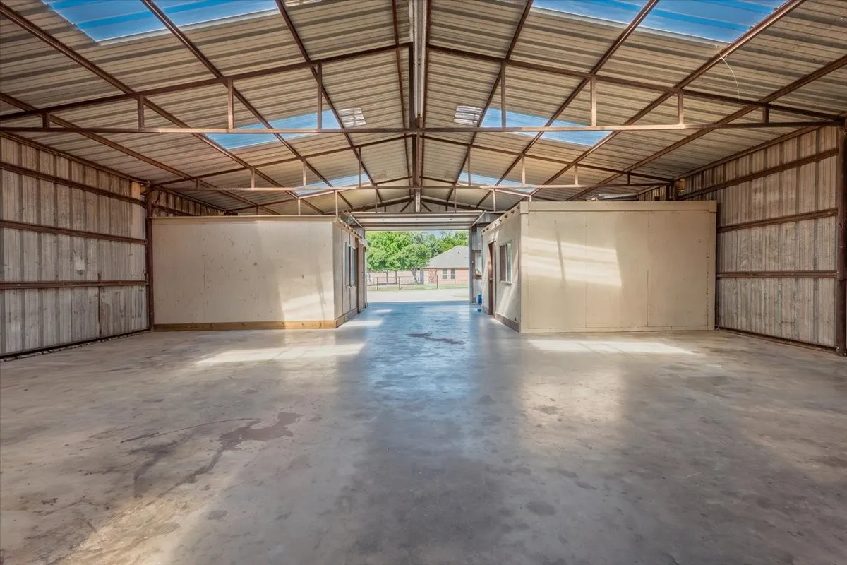 Farm For Sale in Parker County , 820 Walker Lane, Brock, Texas 76066, 3 Bedroom, 2 Bathroom, Garage spaces, 2,412 Sqft, built in 1991, mls#21377902, Real Estate Agent in Brock, Homes For Sale in Parker county, Homes For Sale in Brock, Realtor in Brock Texas, Real Estate Brokerage Independent Realty Texas, Luminita Cordes Realtor