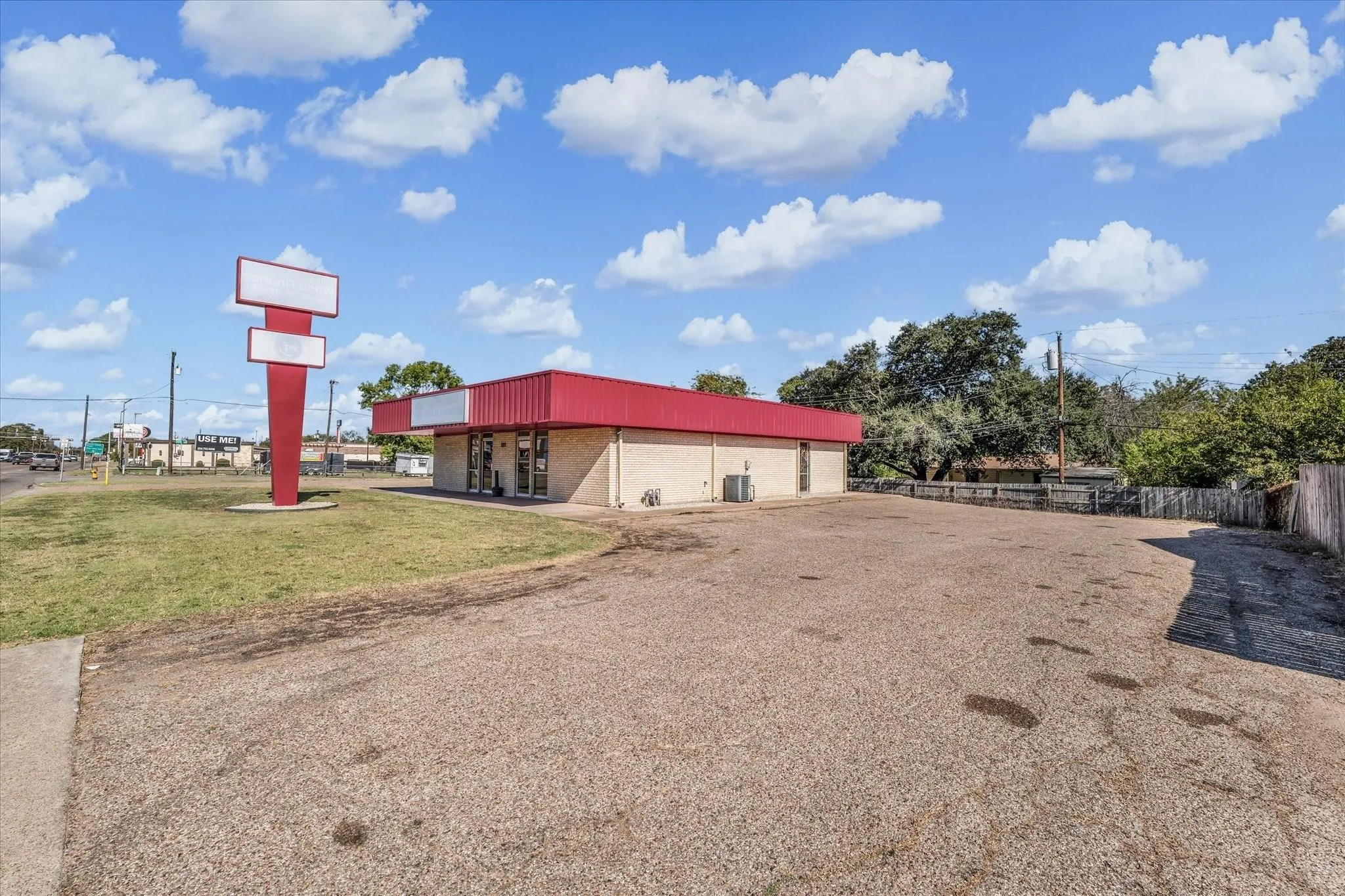 Office For Sale in Mc Lennan County , 1311 N New Road B, Waco, Texas 76710, 0, 0, Garage spaces, 0 Sqft, built in 1981, mls#21380861, Real Estate Agent in Waco, Homes For Sale in Mc Lennan county, Homes For Sale in Waco, Realtor in Waco Texas, Real Estate Brokerage Independent Realty Texas, Luminita Cordes Realtor