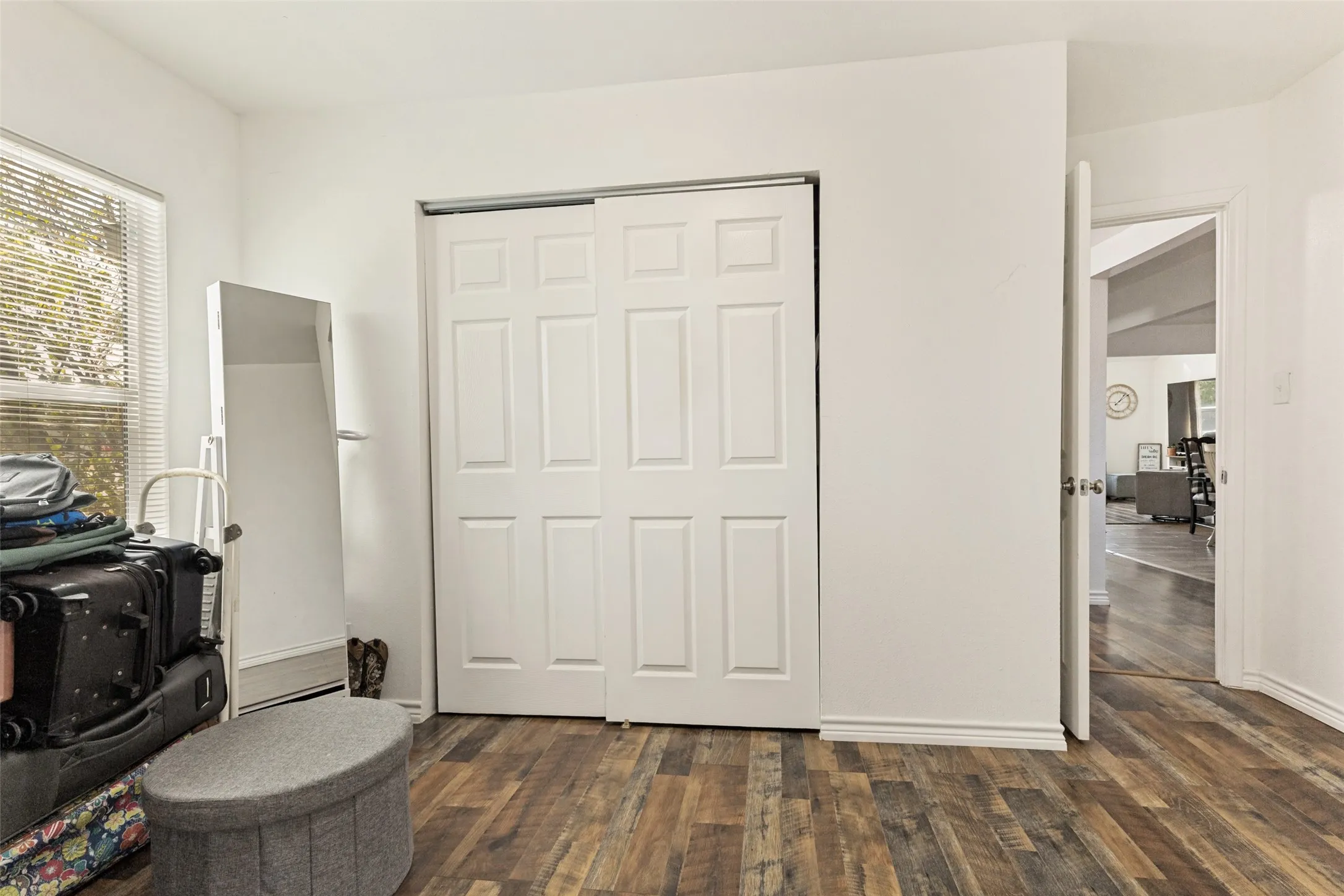 Single Family Residence For Sale in Tarrant County , 1404 Clinton Avenue, Fort Worth, Texas 76164, 5 Bedroom, 3 Bathroom, Garage spaces, 2,724 Sqft, built in 1945, mls#21380556, Real Estate Agent in Fort Worth, Homes For Sale in Tarrant county, Homes For Sale in Fort Worth, Realtor in Fort Worth Texas, Real Estate Brokerage Independent Realty Texas, Luminita Cordes Realtor