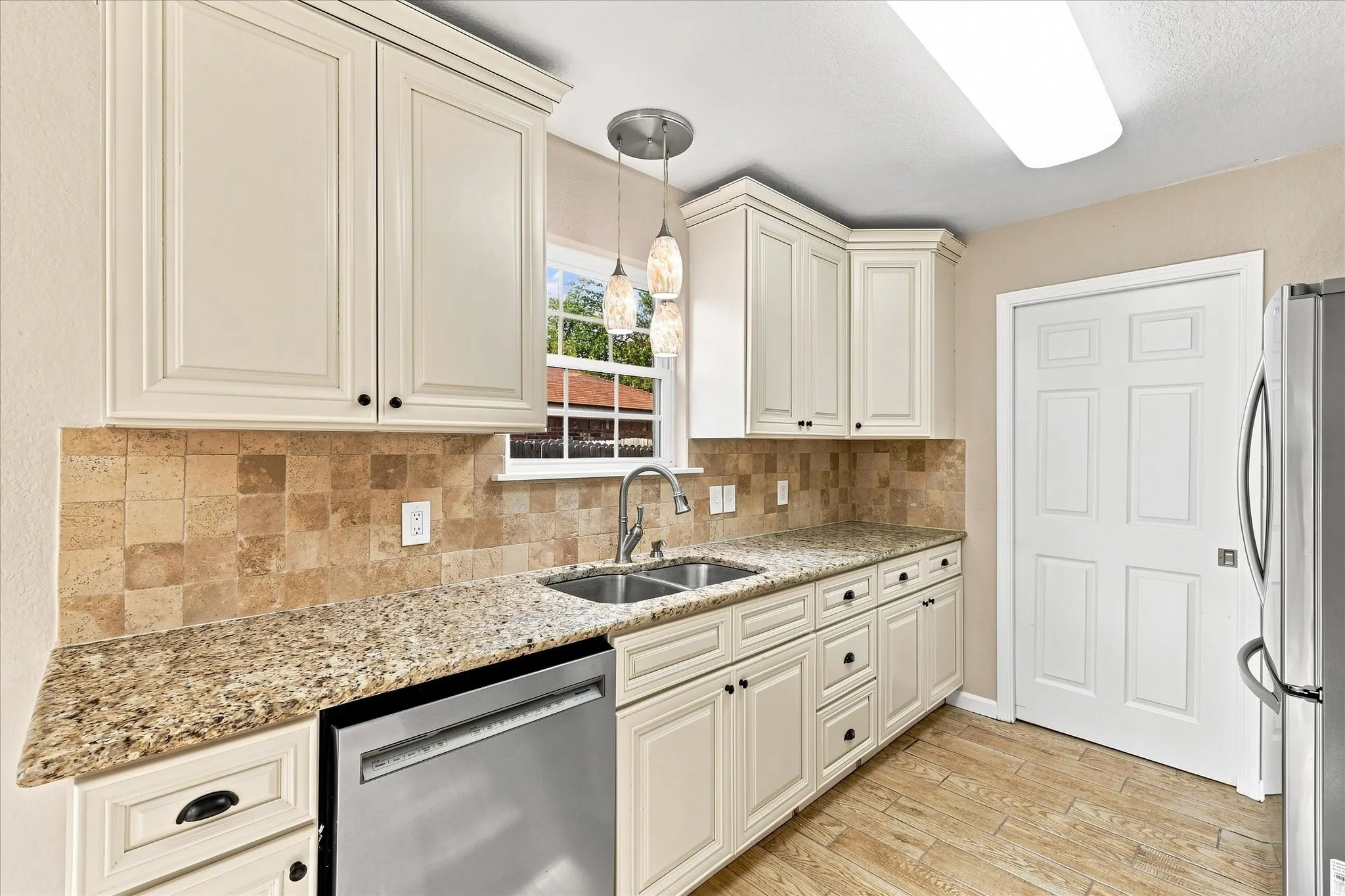 Single Family Residence For Sale in Tarrant County , 6008 Martha Drive, Watauga, Texas 76148, 3 Bedroom, 2 Bathroom, 2 Garage spaces, 1,578 Sqft, built in 1982, mls#21380633, Real Estate Agent in Watauga, Homes For Sale in Tarrant county, Homes For Sale in Watauga, Realtor in Watauga Texas, Real Estate Brokerage Independent Realty Texas, Luminita Cordes Realtor