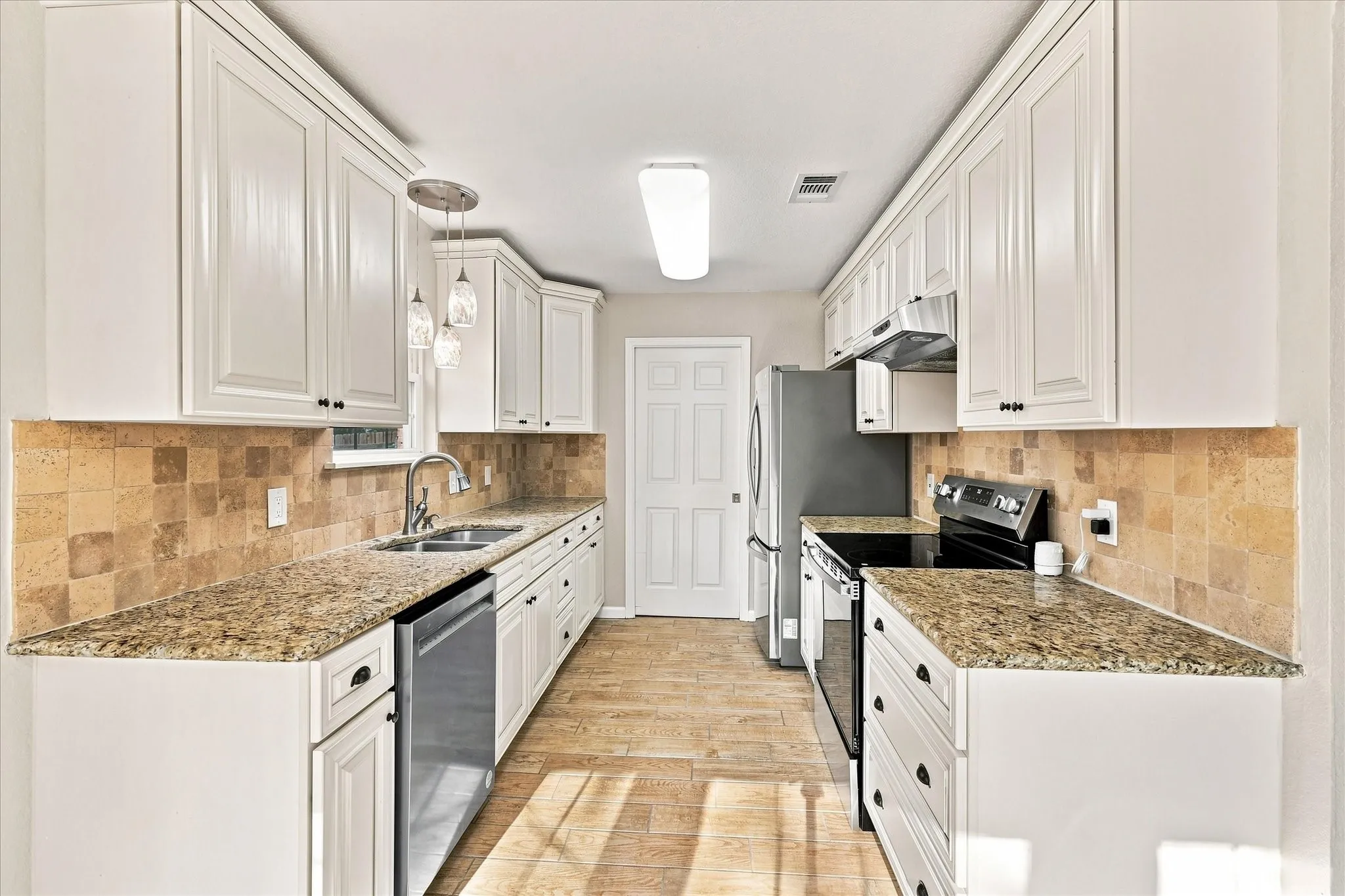 Single Family Residence For Sale in Tarrant County , 6008 Martha Drive, Watauga, Texas 76148, 3 Bedroom, 2 Bathroom, 2 Garage spaces, 1,578 Sqft, built in 1982, mls#21380633, Real Estate Agent in Watauga, Homes For Sale in Tarrant county, Homes For Sale in Watauga, Realtor in Watauga Texas, Real Estate Brokerage Independent Realty Texas, Luminita Cordes Realtor