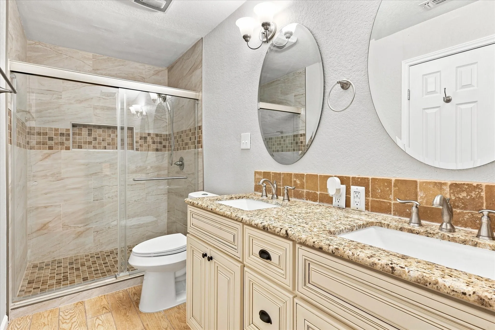 Single Family Residence For Sale in Tarrant County , 6008 Martha Drive, Watauga, Texas 76148, 3 Bedroom, 2 Bathroom, 2 Garage spaces, 1,578 Sqft, built in 1982, mls#21380633, Real Estate Agent in Watauga, Homes For Sale in Tarrant county, Homes For Sale in Watauga, Realtor in Watauga Texas, Real Estate Brokerage Independent Realty Texas, Luminita Cordes Realtor
